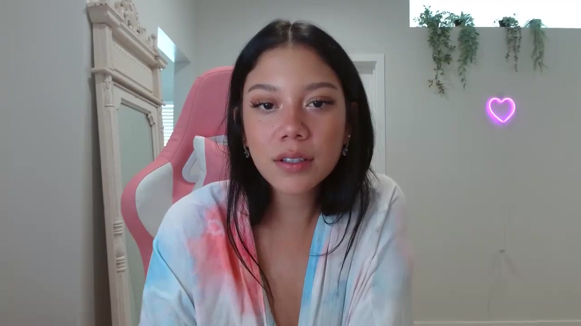 Gallery image thumbnail from Lucyy_fer's myfreecams stream on, 11/01/2023, 21:17 image 19 of 20