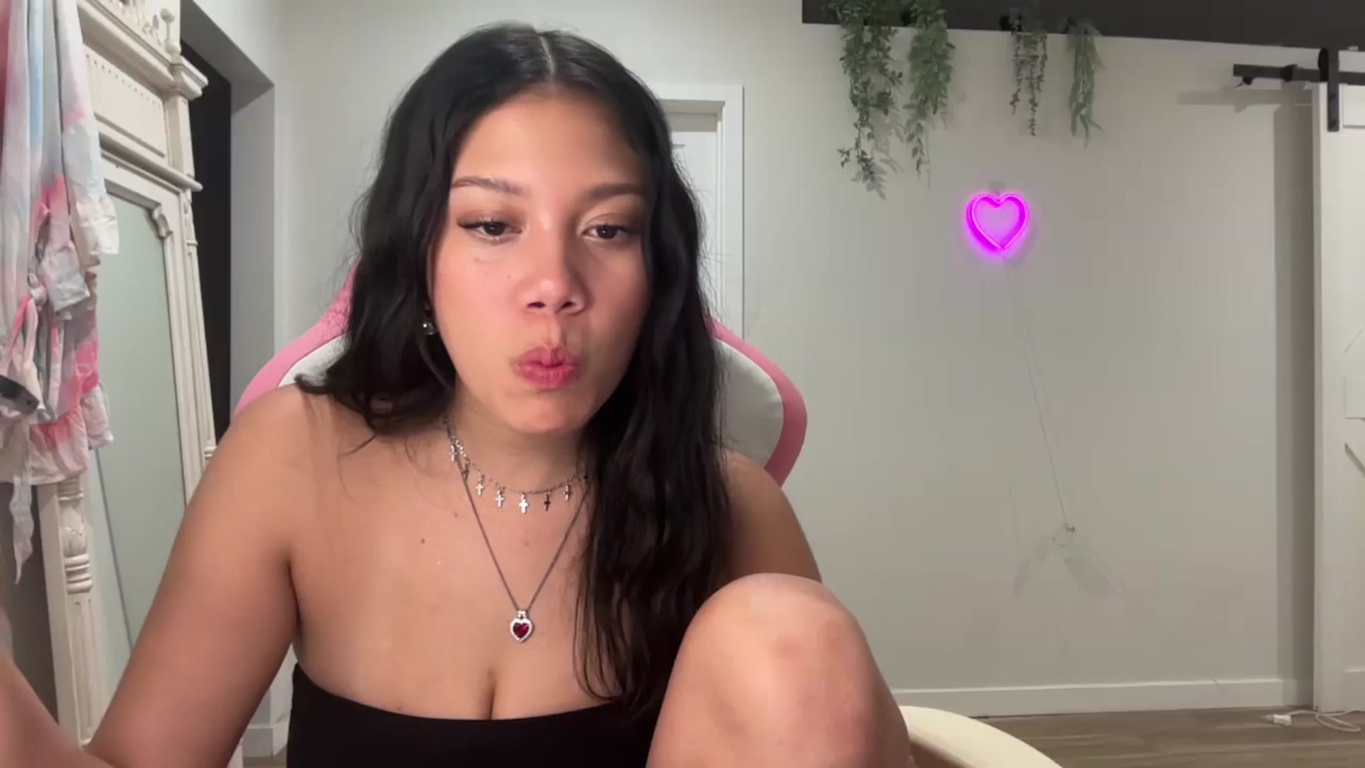 Gallery image thumbnail from Lucyy_fer's myfreecams stream on, 11/21/2023, 08:31 image 20 of 20