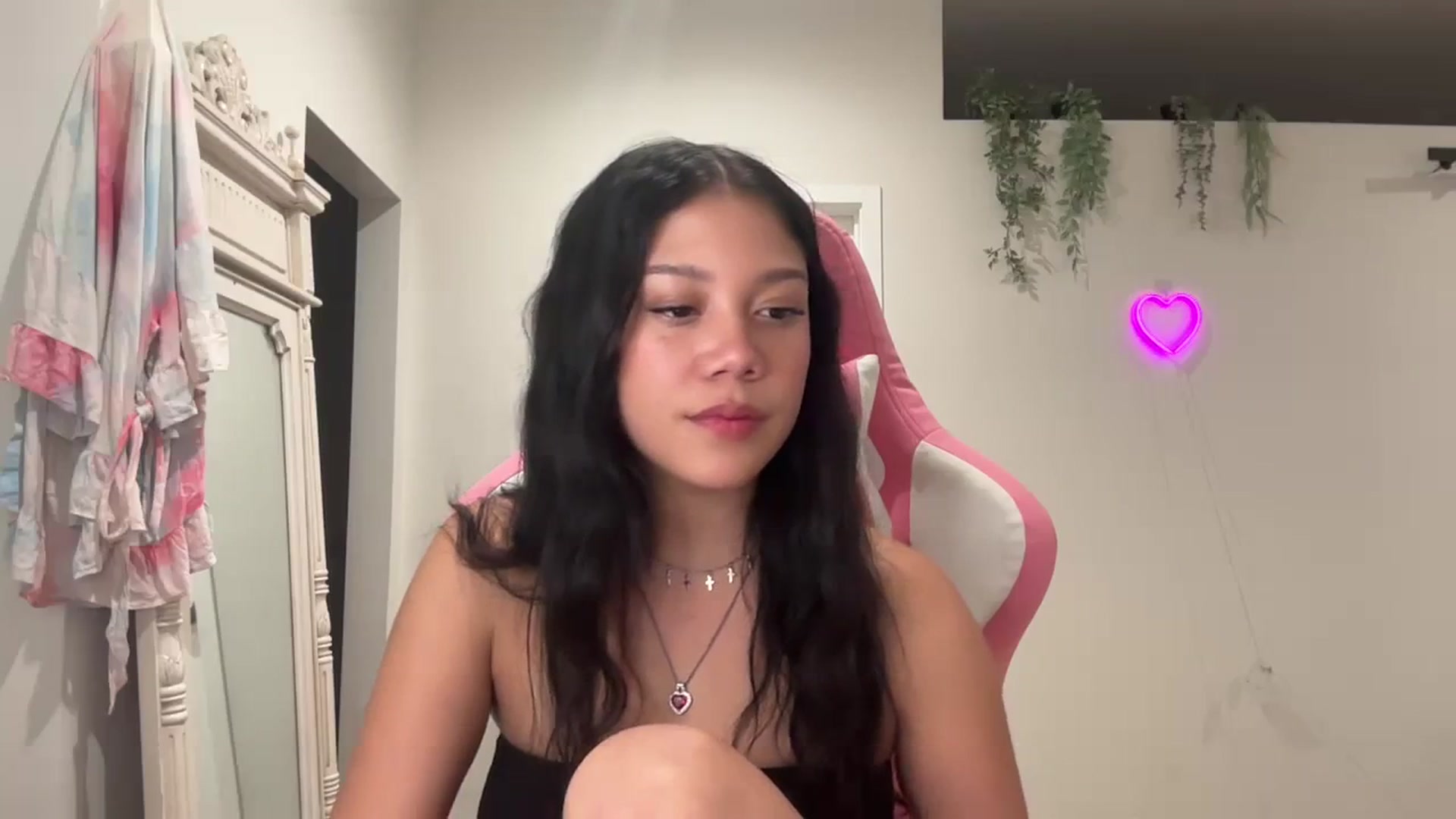 Gallery image thumbnail from Lucyy_fer's myfreecams stream on, 11/21/2023, 08:31 image 3 of 20