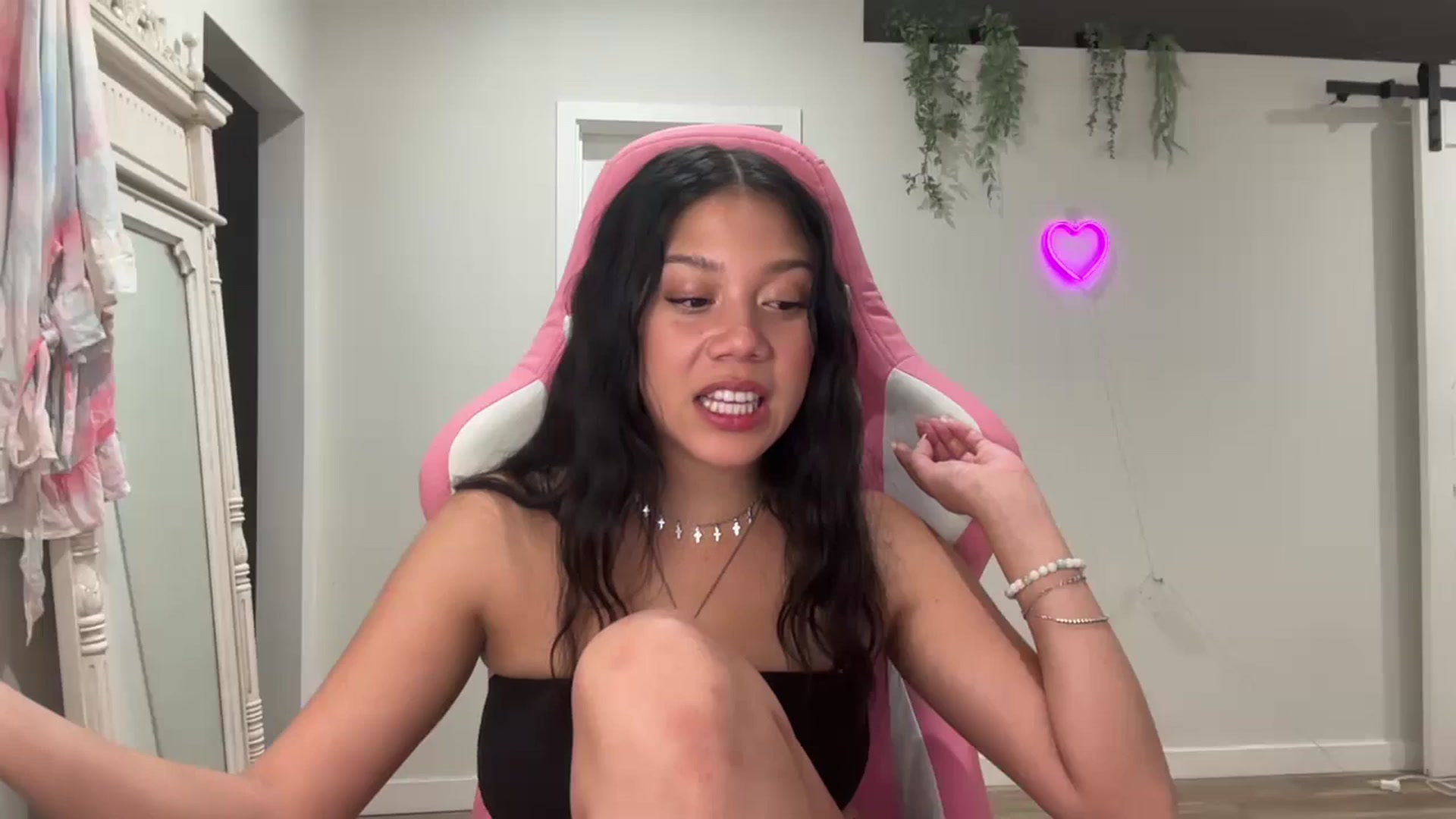 Gallery image thumbnail from Lucyy_fer's myfreecams stream on, 11/21/2023, 08:31 image 12 of 20