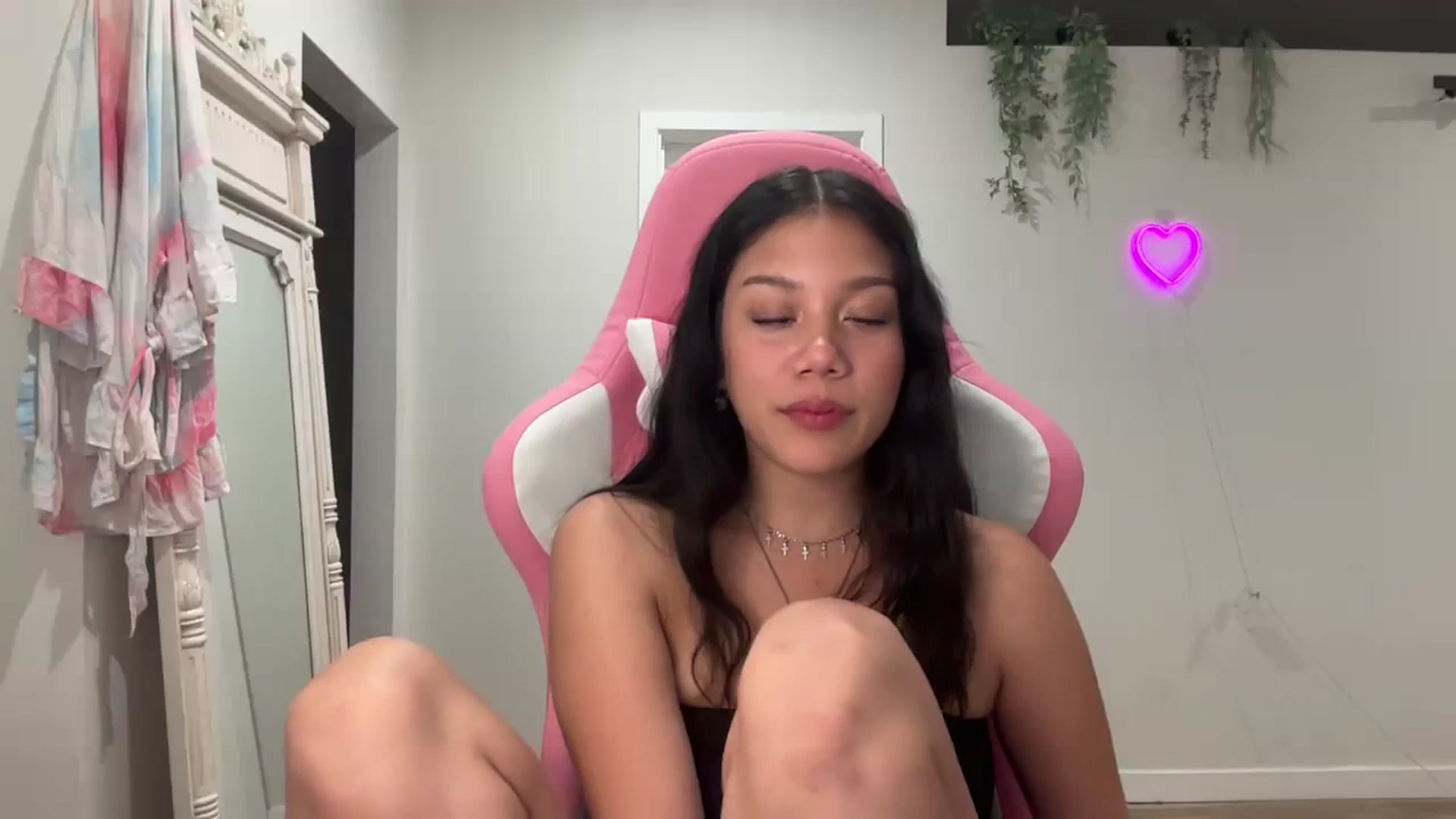 Gallery image thumbnail from Lucyy_fer's myfreecams stream on, 11/21/2023, 08:31 image 8 of 20