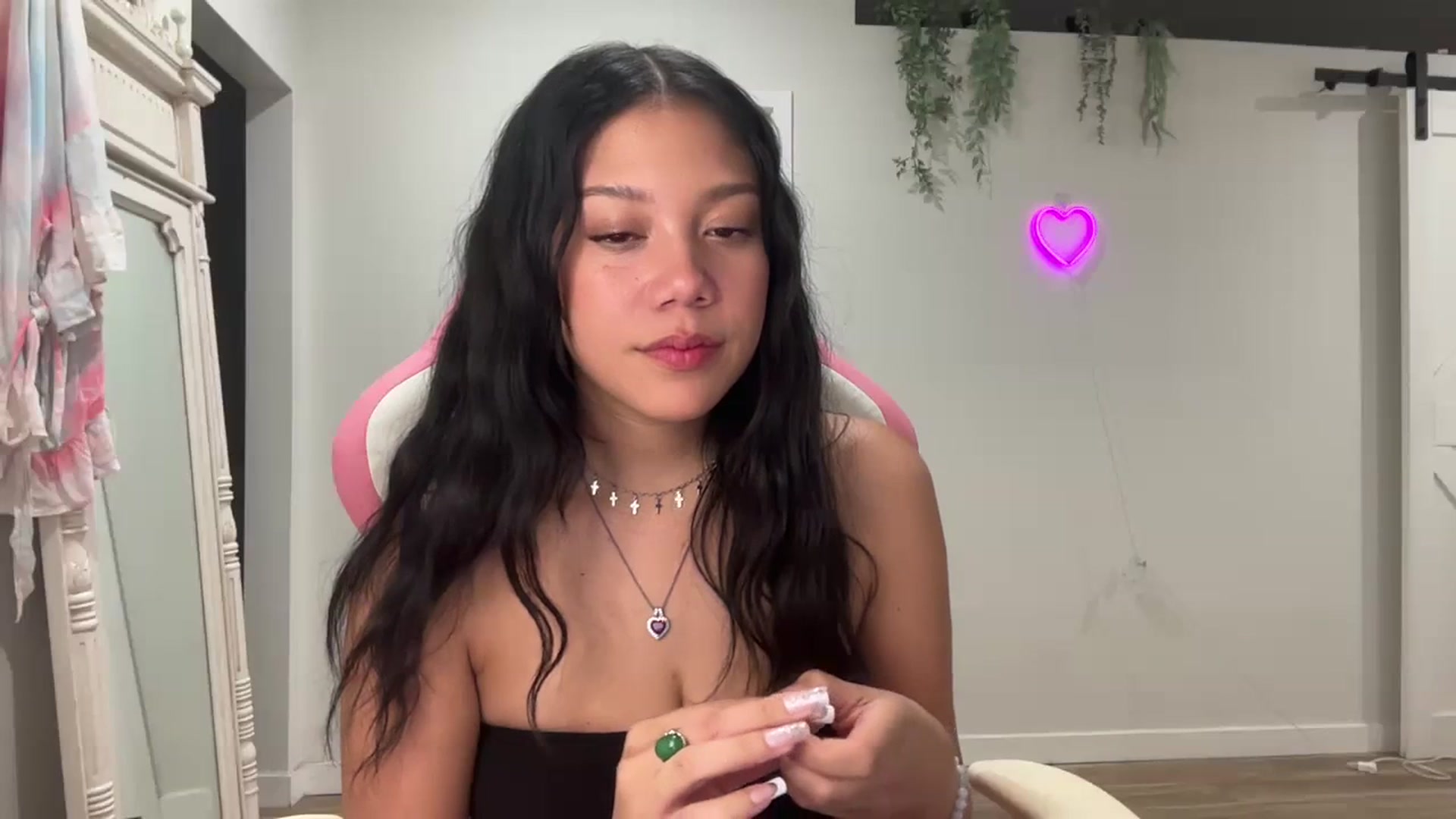 Gallery image thumbnail from Lucyy_fer's myfreecams stream on, 11/21/2023, 08:31 image 16 of 20