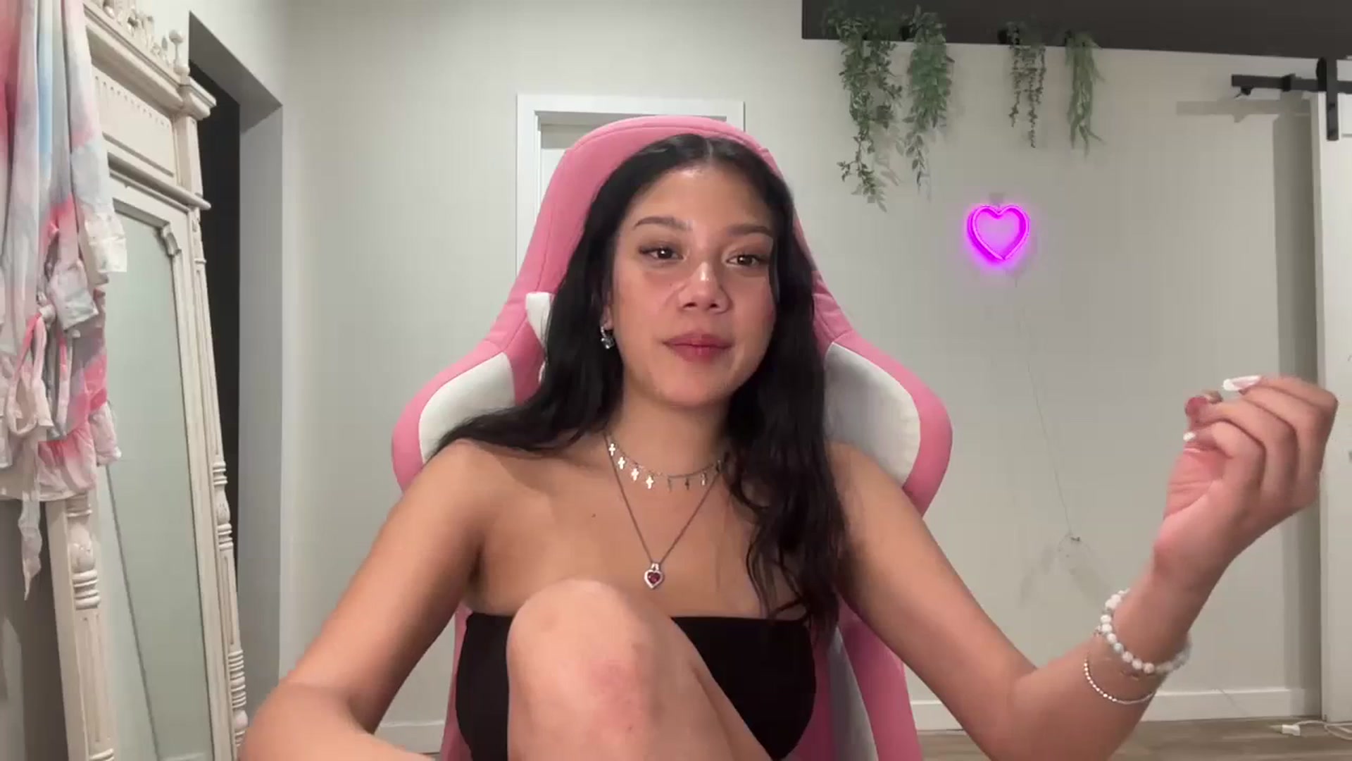 Gallery image thumbnail from Lucyy_fer's myfreecams stream on, 11/21/2023, 08:31 image 13 of 20