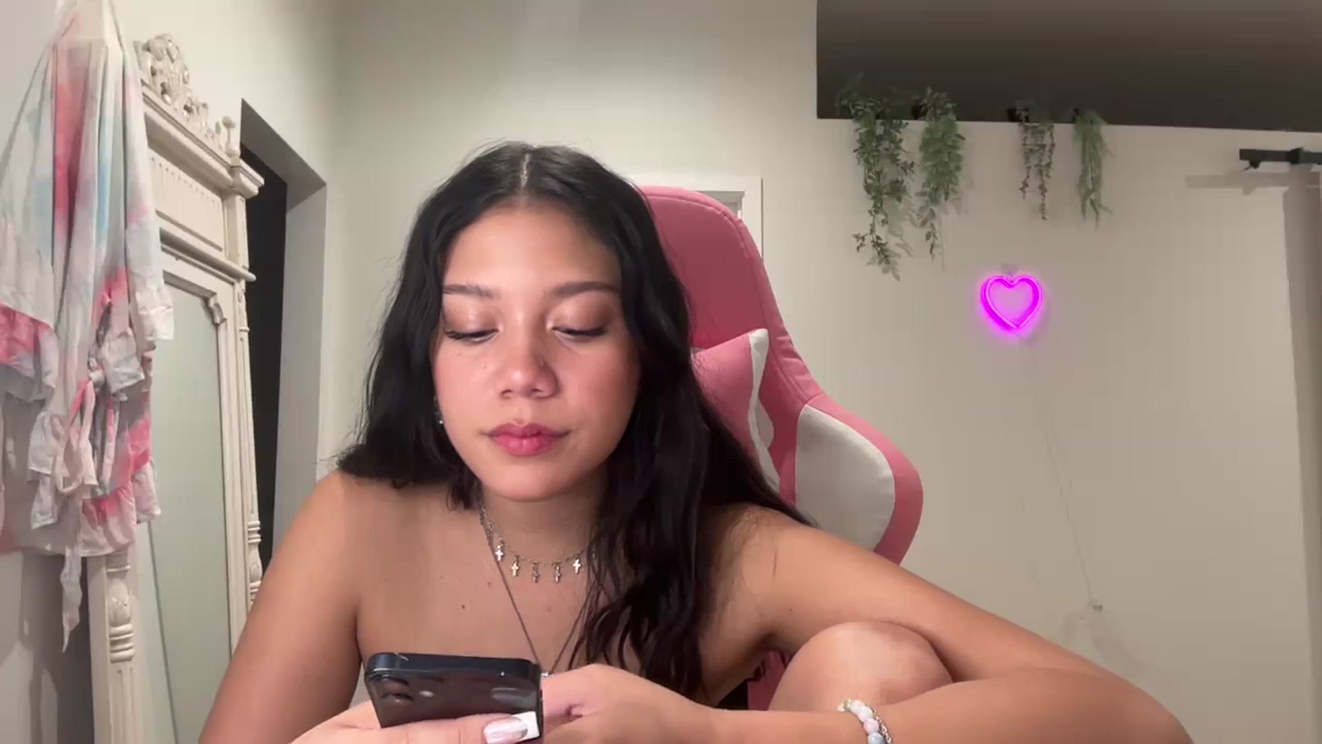 Gallery image thumbnail from Lucyy_fer's myfreecams stream on, 11/21/2023, 08:31 image 5 of 20