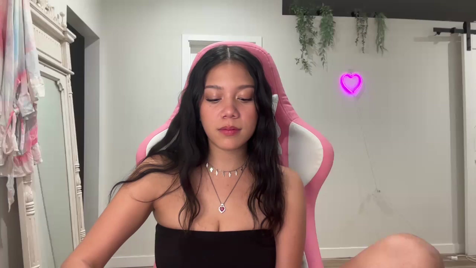 Gallery image thumbnail from Lucyy_fer's myfreecams stream on, 11/21/2023, 08:31 image 9 of 20