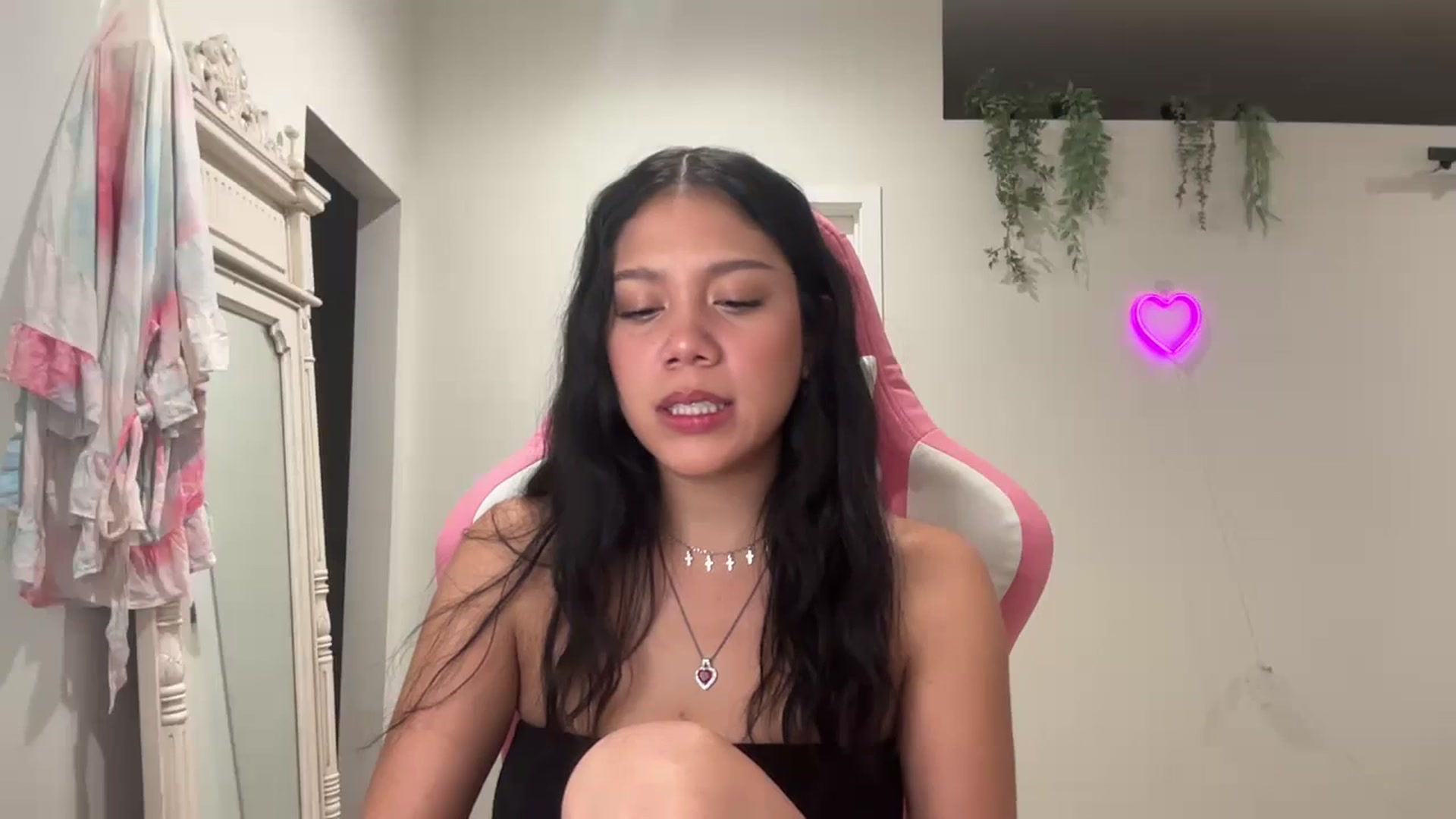 Gallery image thumbnail from Lucyy_fer's myfreecams stream on, 11/21/2023, 08:31 image 2 of 20