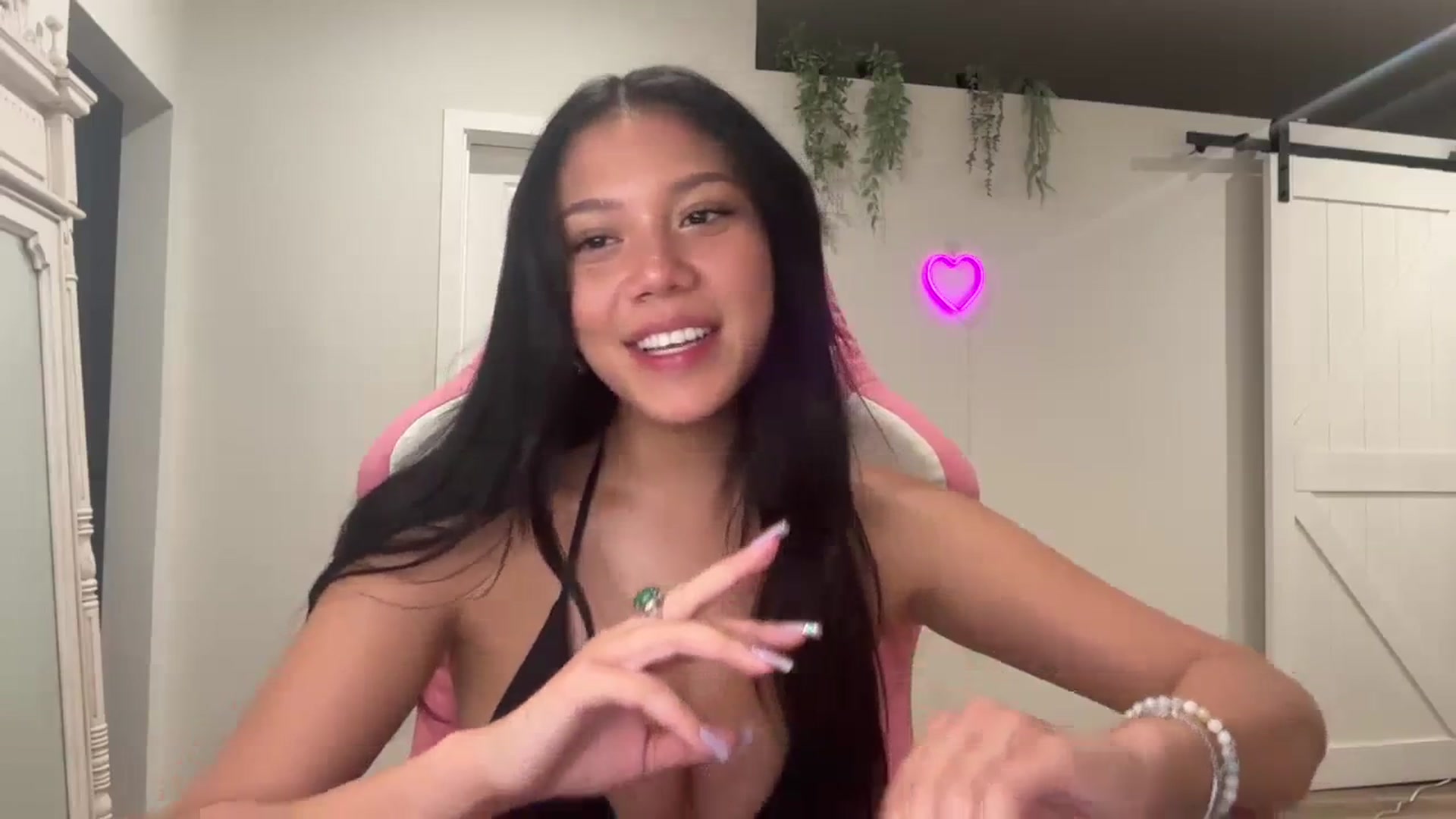 Gallery image thumbnail from Lucyy_fer's myfreecams stream on, 11/25/2023, 02:09 image 11 of 20