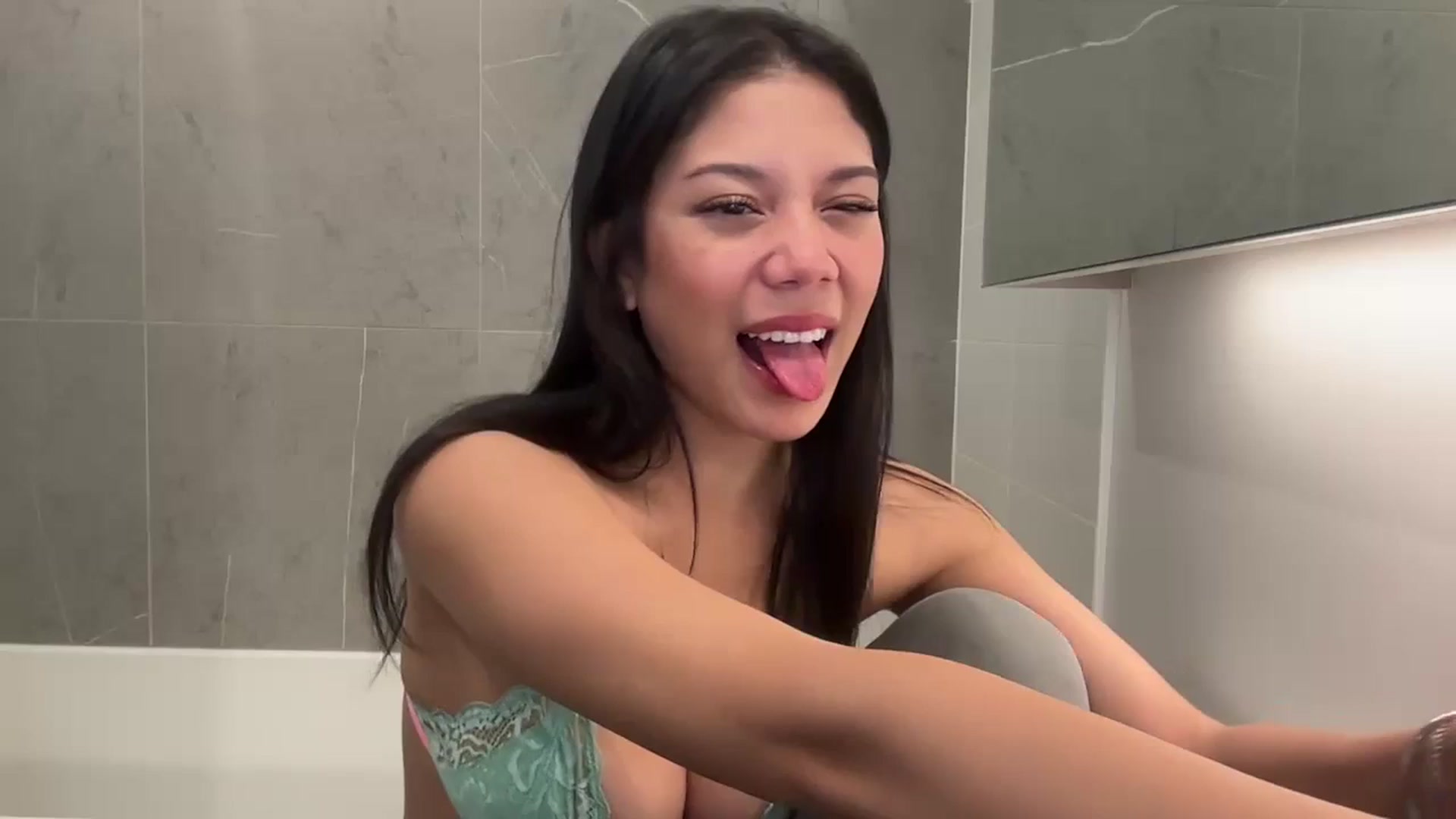 Gallery image thumbnail from Lucyy_fer's myfreecams stream on, 12/14/2023, 07:18 image 1 of 20