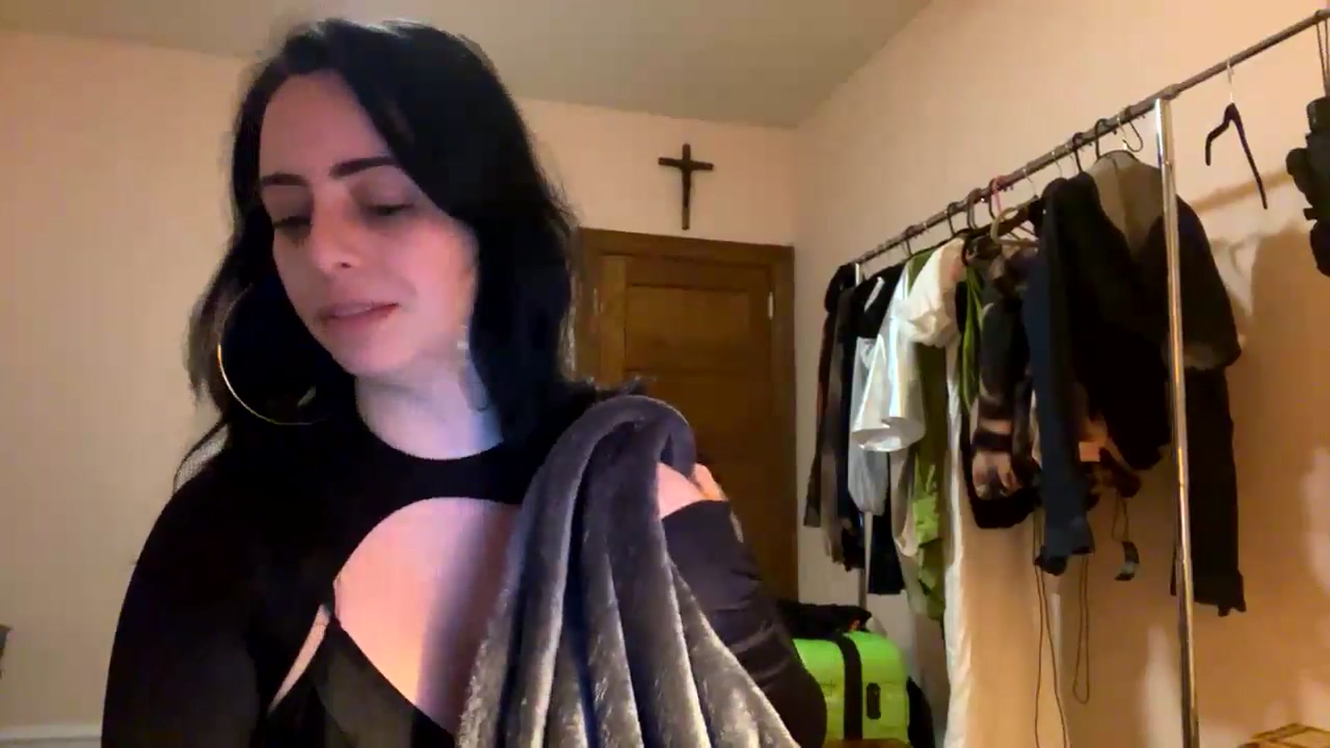 Gallery image thumbnail from LuisaThorneX's myfreecams stream on, 05/15/2024, 24:27 image 12 of 20