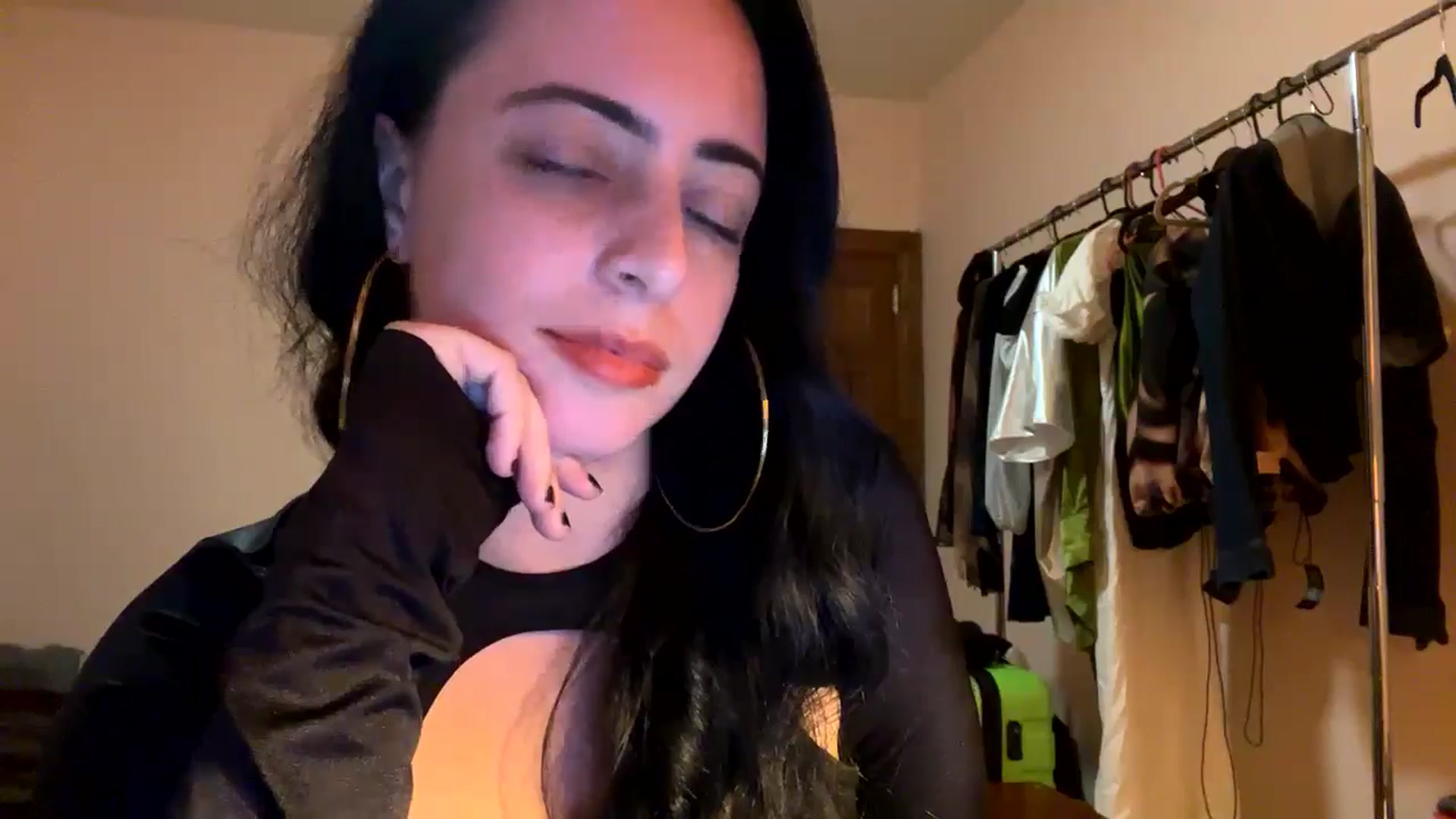 Gallery image thumbnail from LuisaThorneX's myfreecams stream on, 05/15/2024, 24:27 image 5 of 20