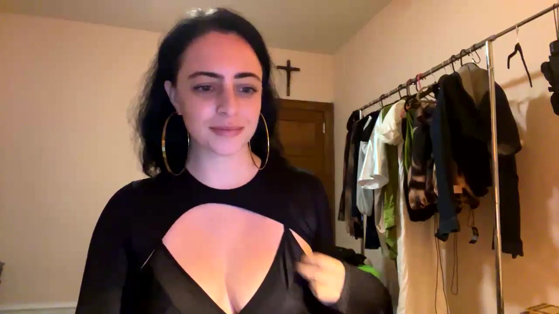 Gallery image thumbnail from LuisaThorneX's myfreecams stream on, 05/15/2024, 24:27 image 11 of 20