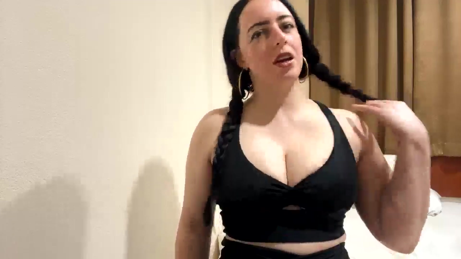 Gallery image thumbnail from LuisaThorneX's myfreecams stream on, 04/11/2025, 15:04 image 6 of 20