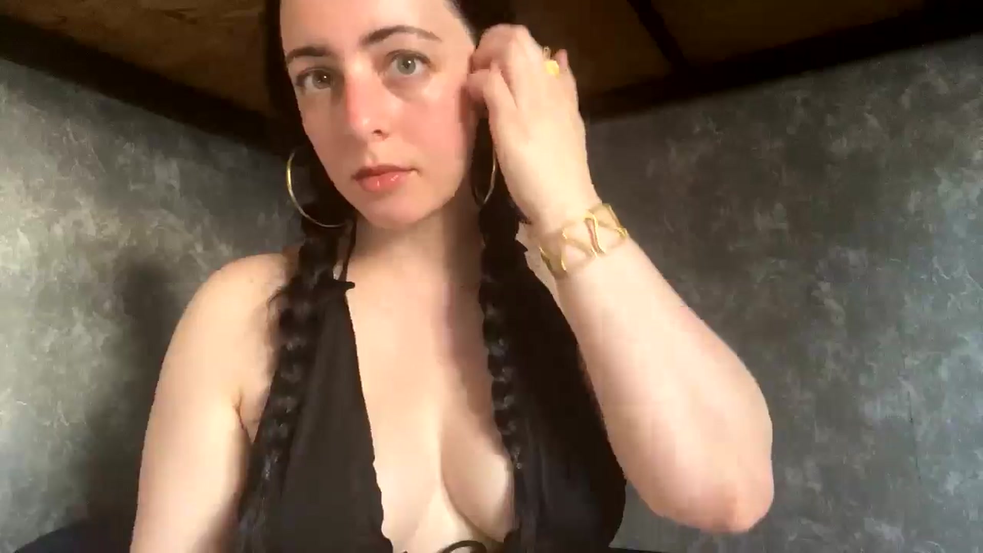 Gallery image thumbnail from LuisaThorneX's myfreecams stream on, 04/15/2025, 09:34 image 14 of 20