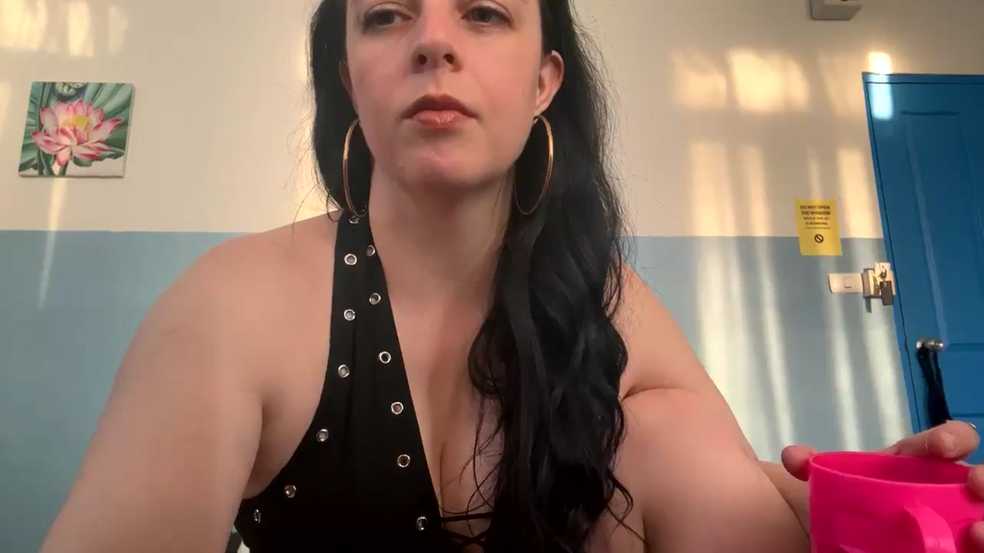Gallery image thumbnail from LuisaThorneX's myfreecams stream on, 04/20/2025, 11:11 image 5 of 20