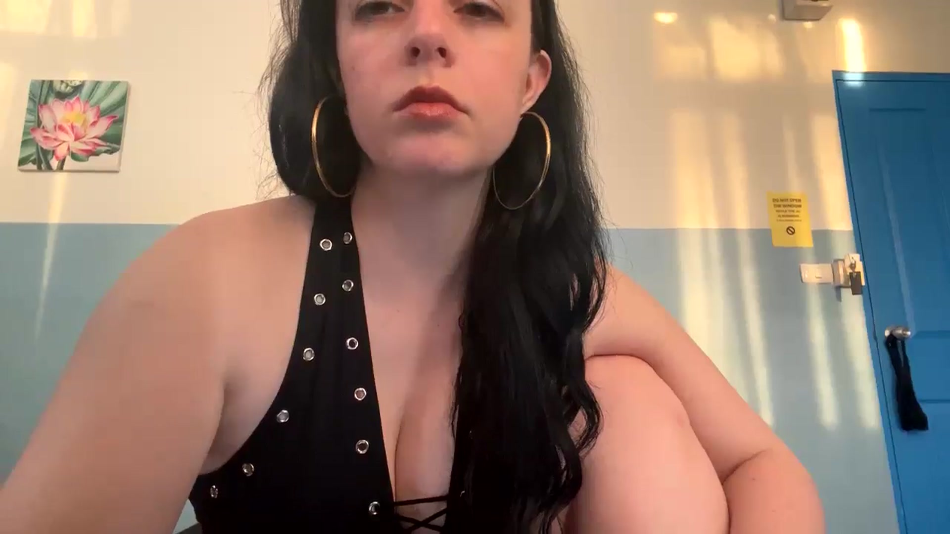 Gallery image thumbnail from LuisaThorneX's myfreecams stream on, 04/20/2025, 11:11 image 18 of 20
