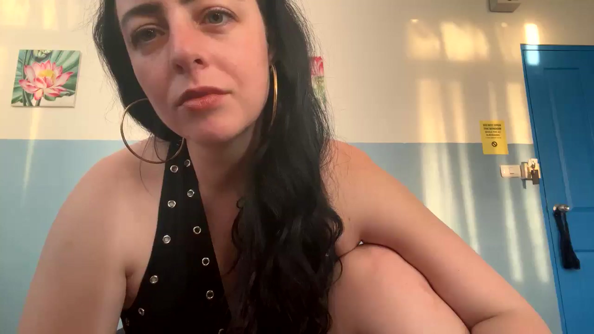 Gallery image thumbnail from LuisaThorneX's myfreecams stream on, 04/20/2025, 11:11 image 10 of 20