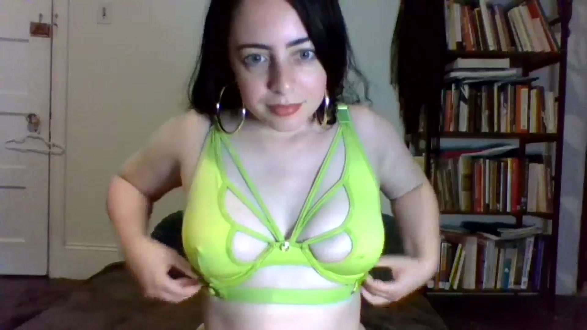 Gallery image thumbnail from LuisaThorneX's myfreecams stream on, 05/05/2025, 01:31 image 12 of 20