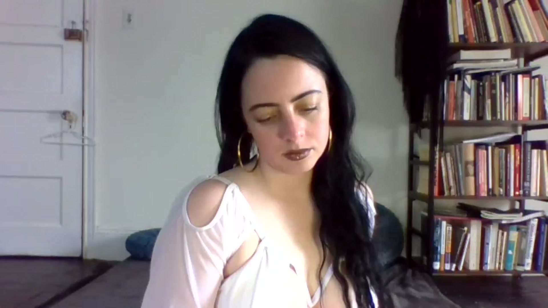 Gallery image thumbnail from LuisaThorneX's myfreecams stream on, 05/07/2025, 19:41 image 17 of 20