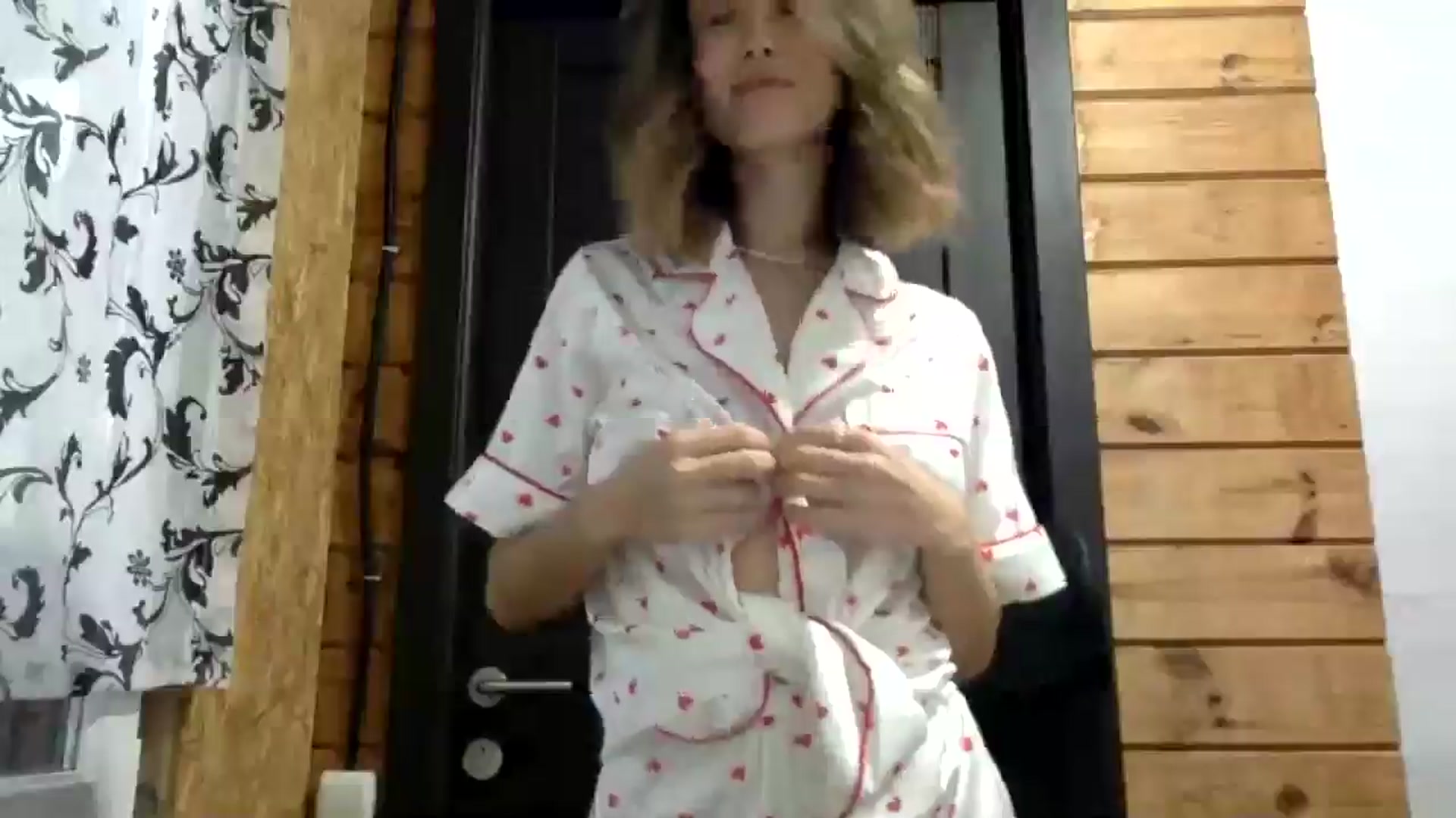 Gallery image thumbnail from LuluAmes's myfreecams stream on, 10/17/2024, 07:46 image 5 of 20