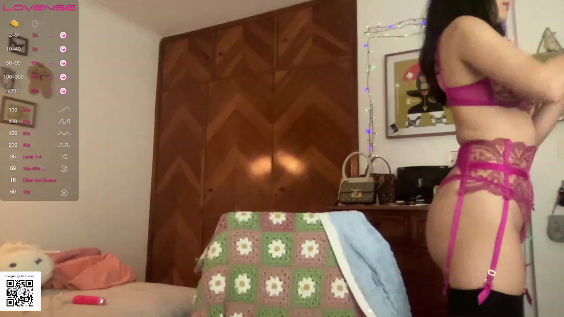 Gallery image thumbnail from LuluArtist's myfreecams stream on, 07/21/2023, 22:45 image 4 of 20