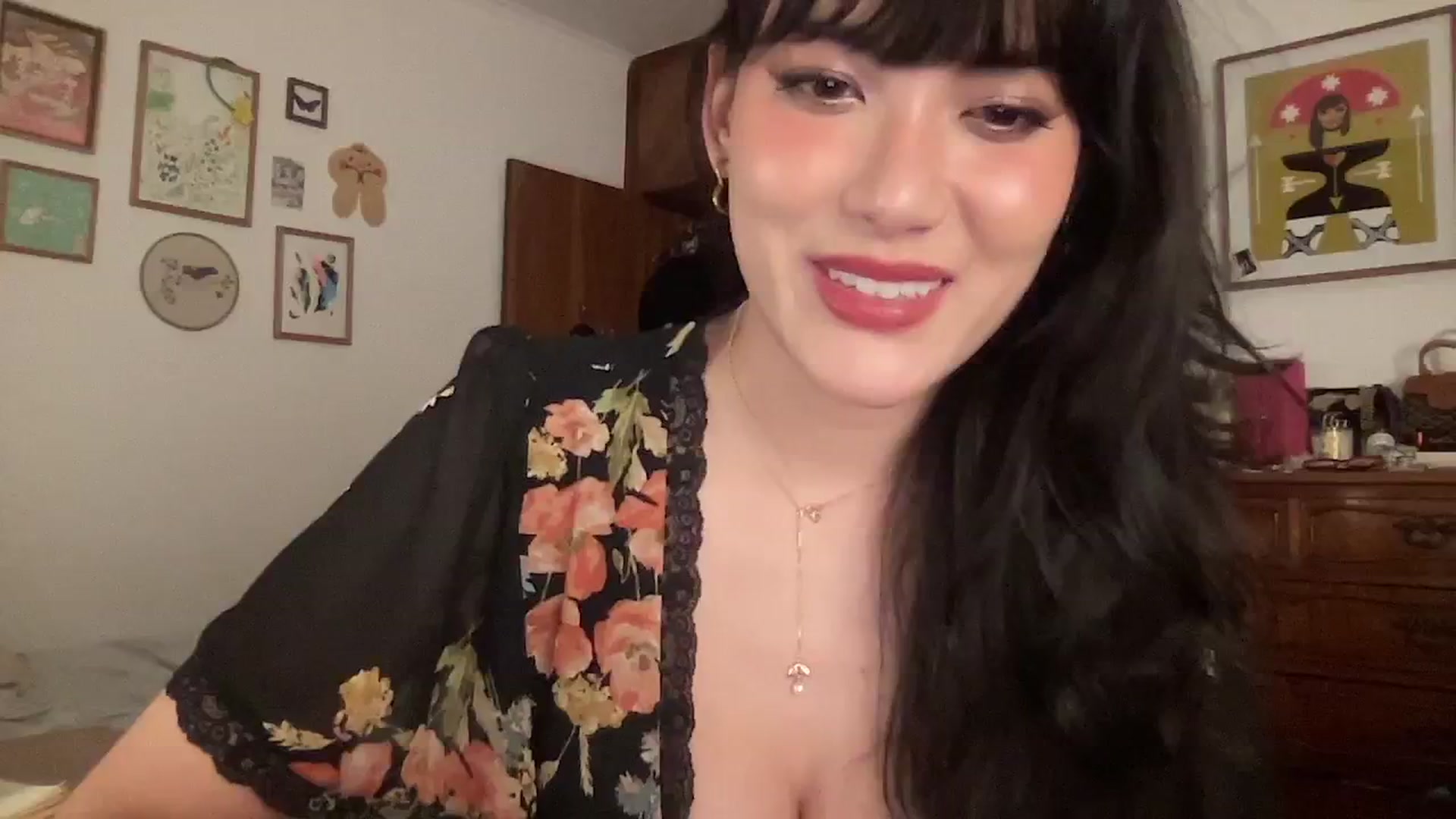 Gallery image thumbnail from LuluArtist's myfreecams stream on, 10/24/2024, 24:04 image 18 of 20