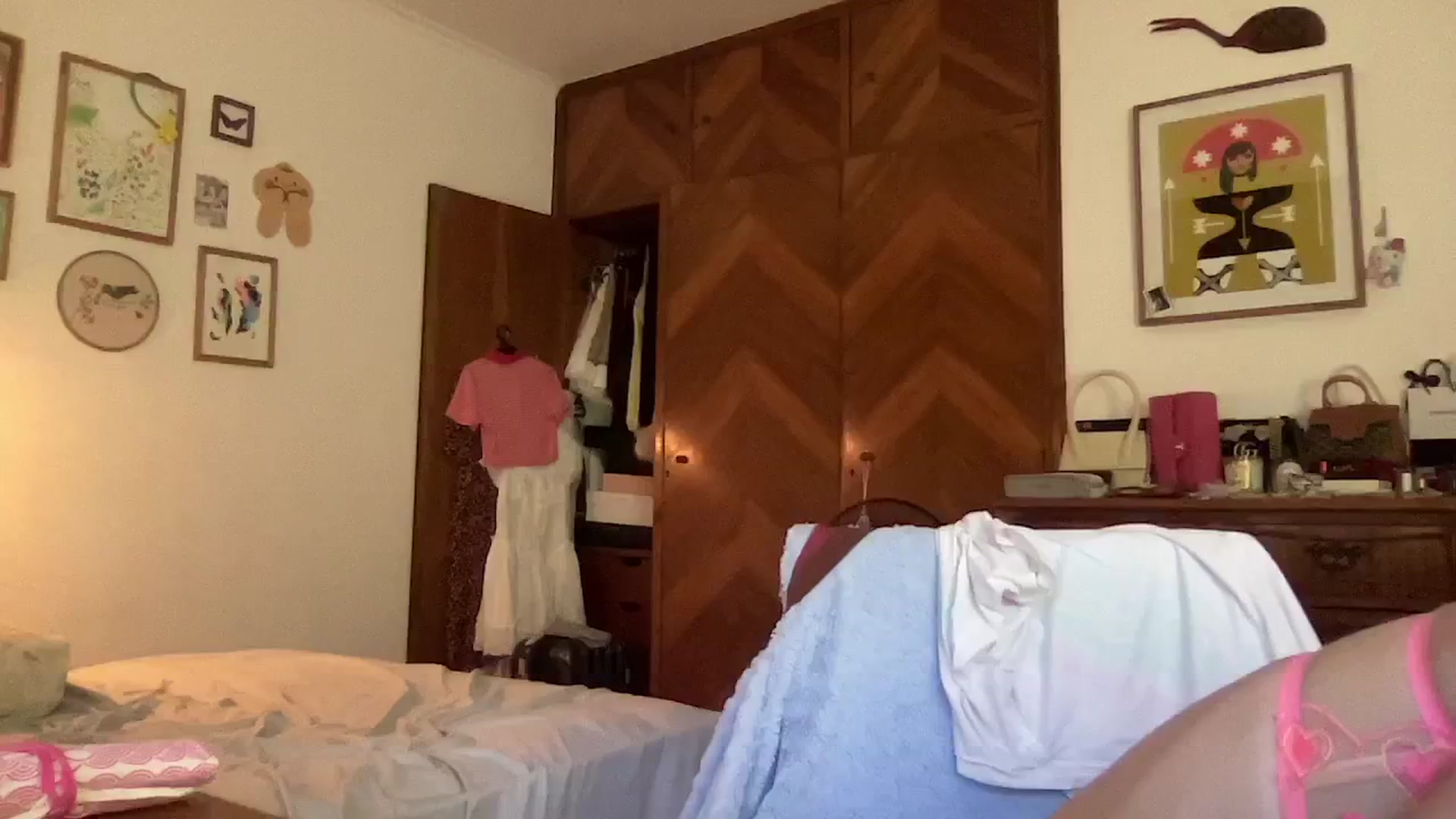 Gallery image thumbnail from LuluArtist's myfreecams stream on, 10/24/2024, 21:35 image 9 of 20