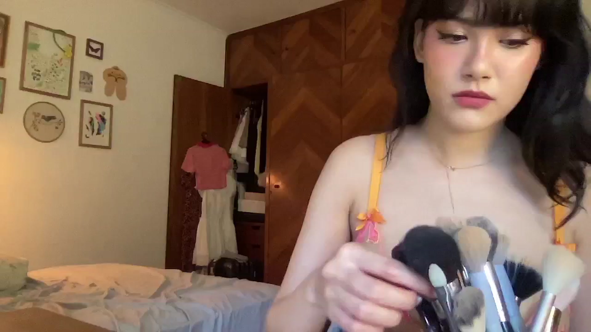 Gallery image thumbnail from LuluArtist's myfreecams stream on, 10/24/2024, 21:35 image 6 of 20