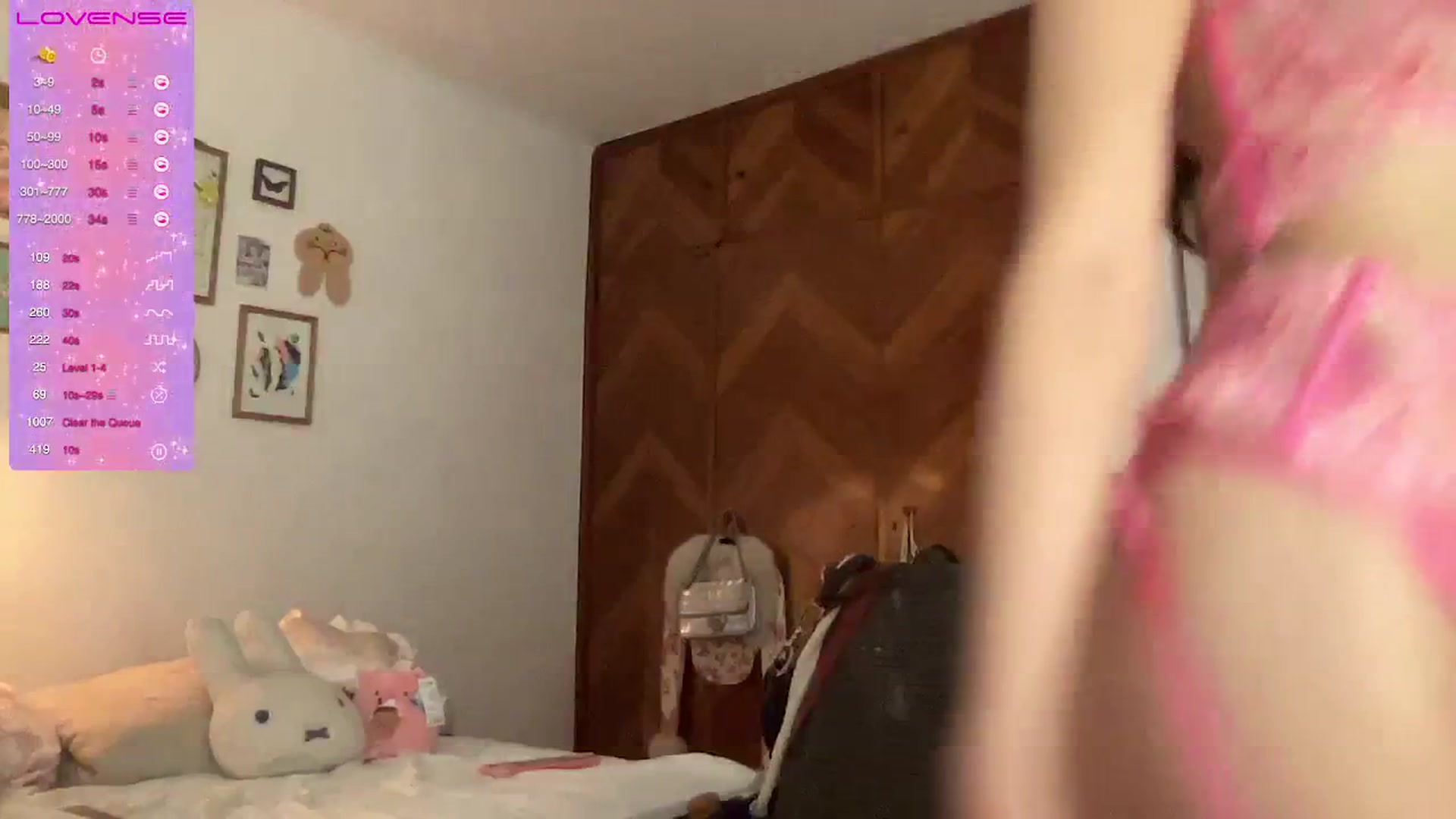 Gallery image thumbnail from LuluArtist's myfreecams stream on, 04/09/2025, 24:18 image 15 of 20