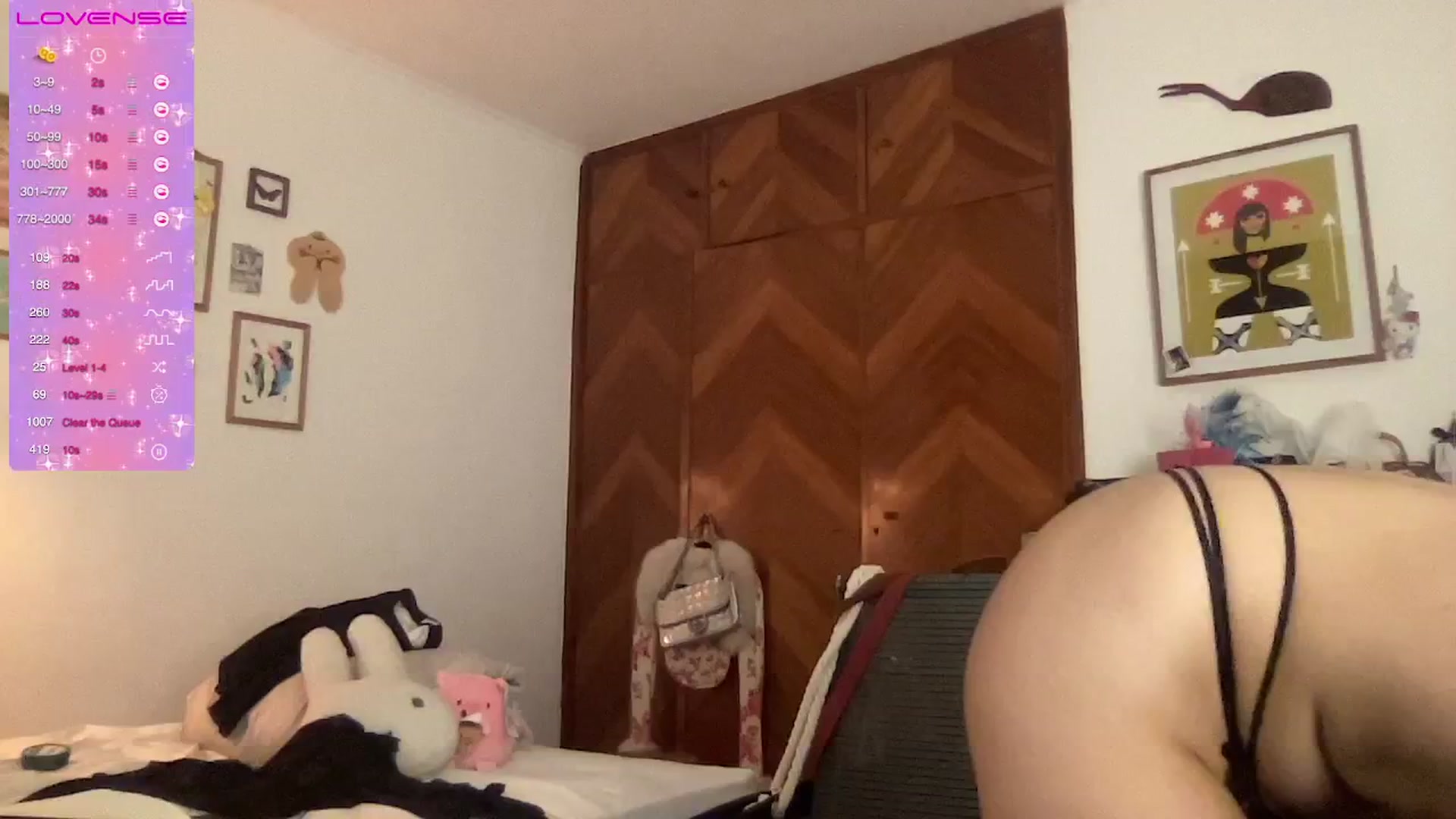 Gallery image thumbnail from LuluArtist's myfreecams stream on, 04/11/2025, 24:21 image 6 of 20