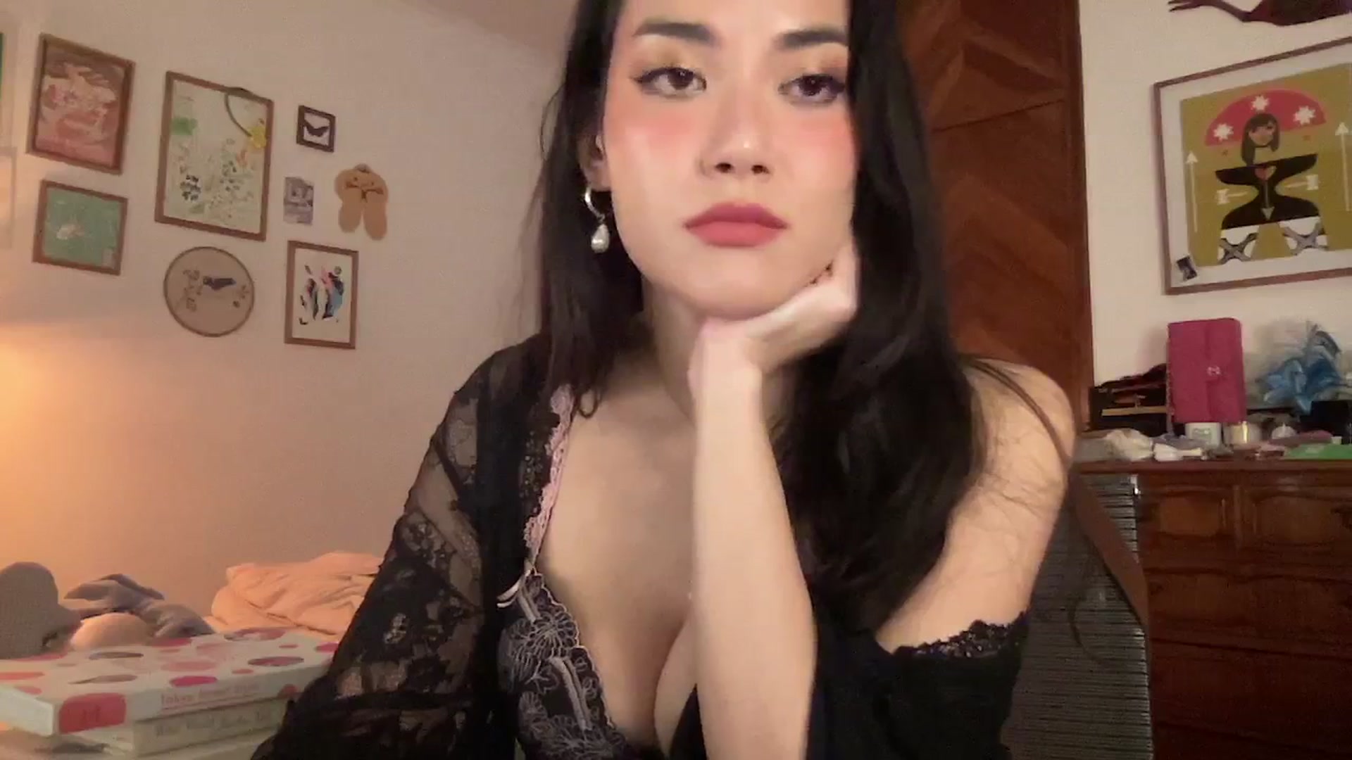Gallery image thumbnail from LuluArtist's myfreecams stream on, 05/06/2025, 01:53 image 10 of 20