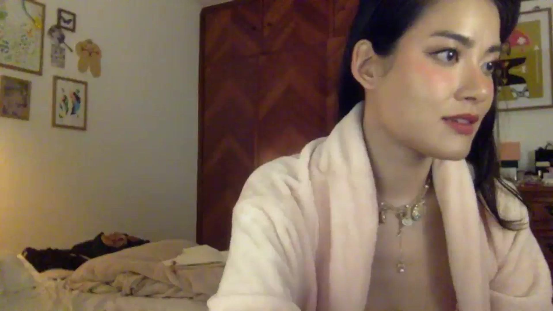 Gallery image thumbnail from LuluArtist's myfreecams stream on, 10/02/2025, 21:29 image 7 of 20