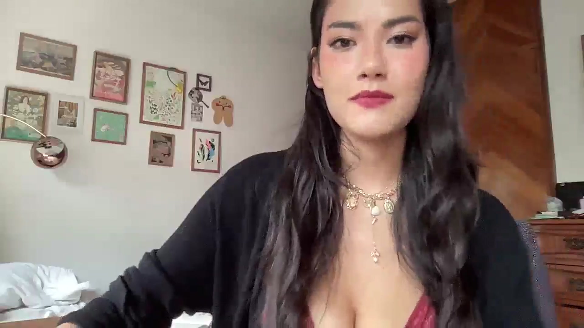 Gallery image thumbnail from LuluArtist's myfreecams stream on, 10/07/2025, 18:31 image 3 of 20
