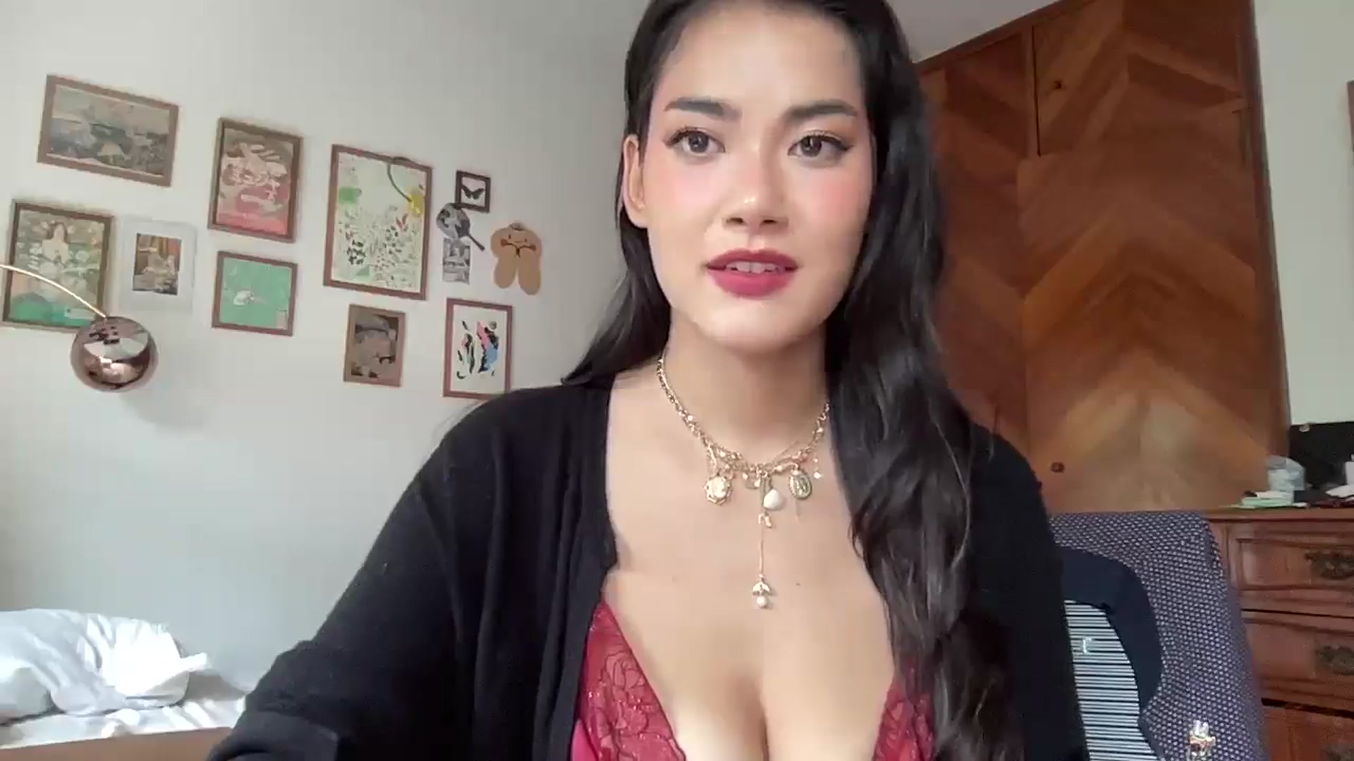 Gallery image thumbnail from LuluArtist's myfreecams stream on, 10/07/2025, 18:31 image 7 of 20