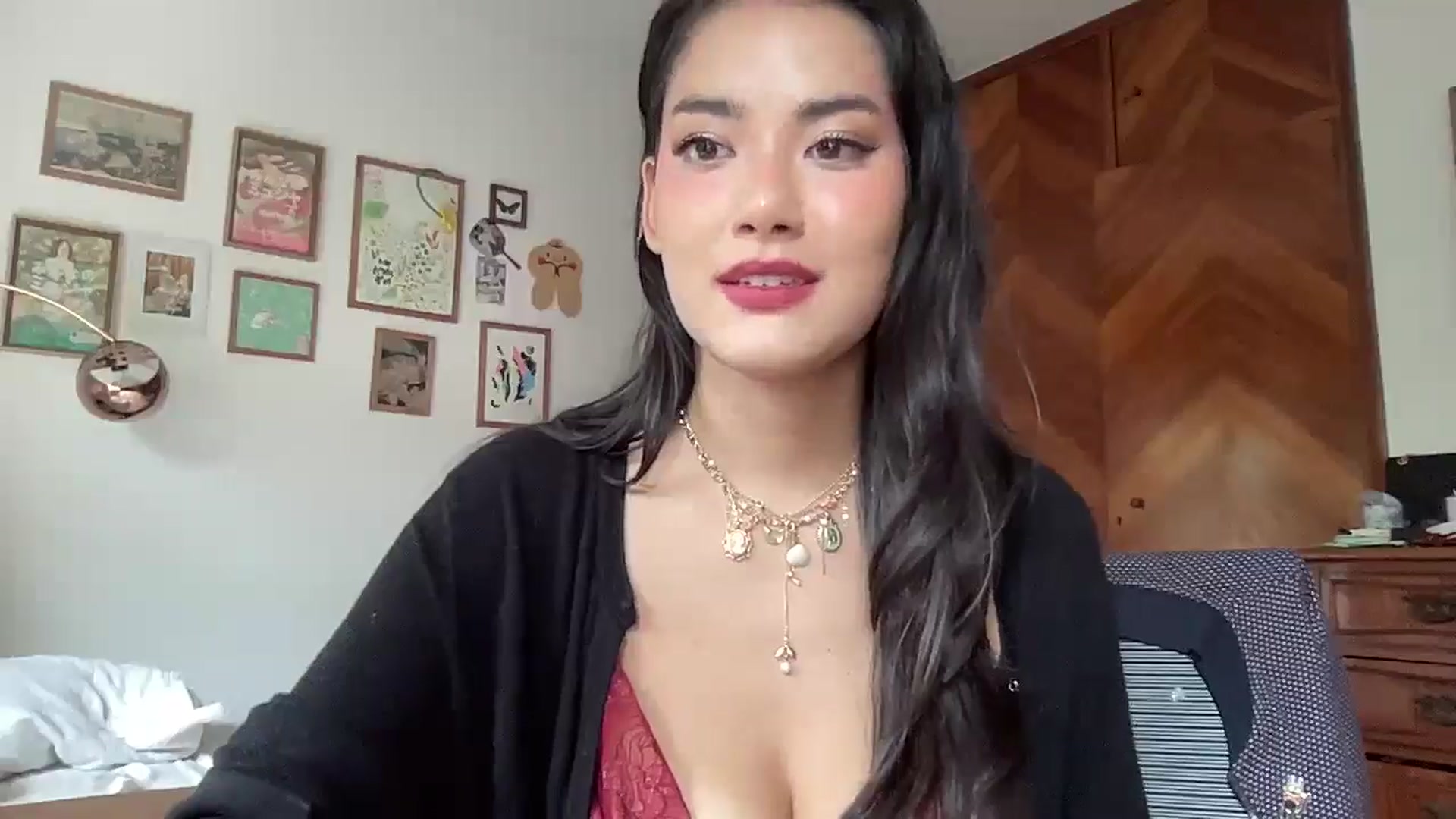 Gallery image thumbnail from LuluArtist's myfreecams stream on, 10/07/2025, 18:31 image 8 of 20