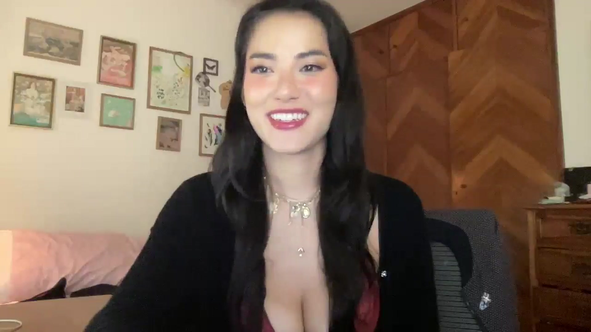 Gallery image thumbnail from LuluArtist's myfreecams stream on, 10/07/2025, 21:09 image 20 of 20