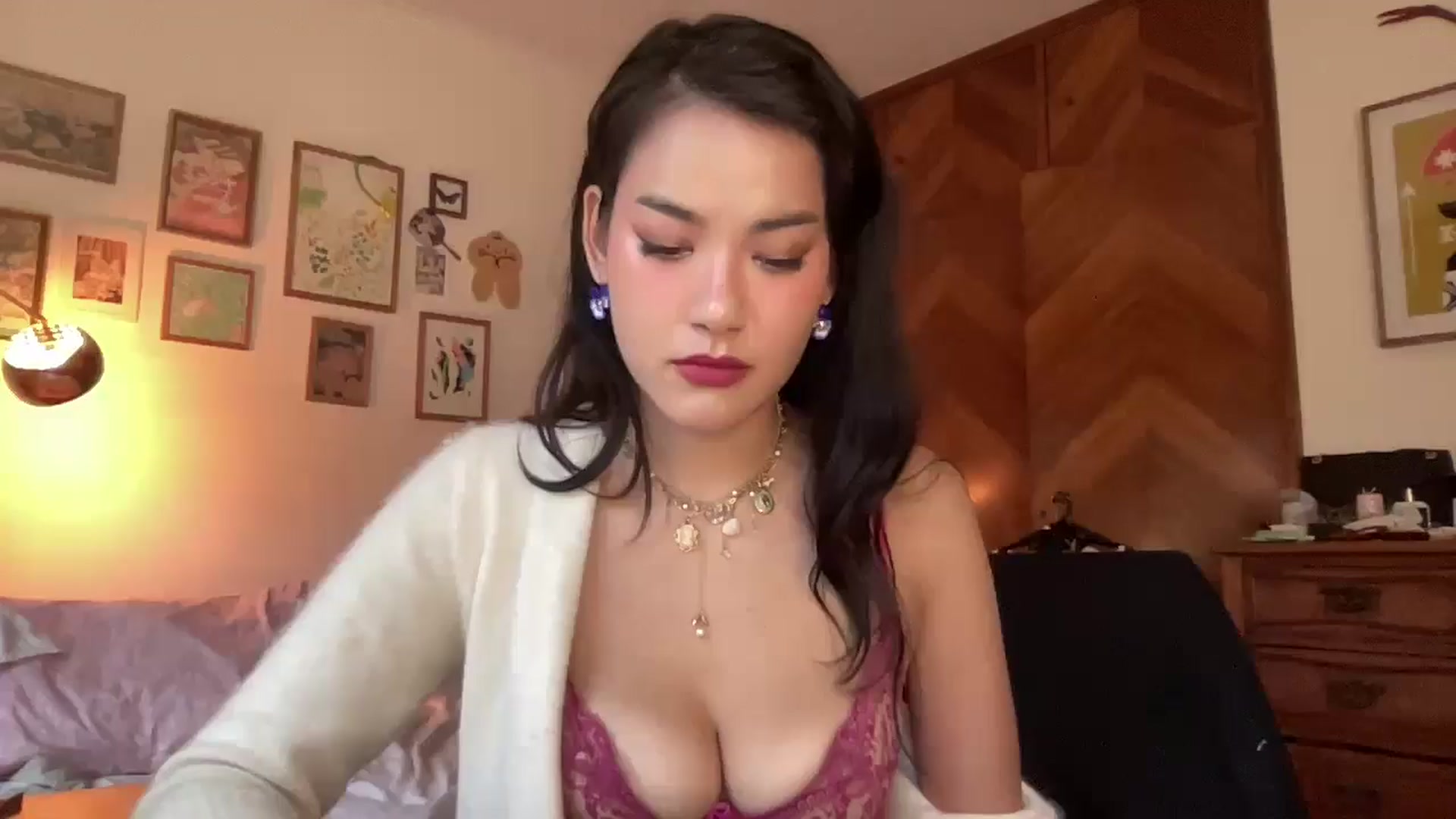 Gallery image thumbnail from LuluArtist's myfreecams stream on, 10/08/2025, 19:52 image 7 of 20