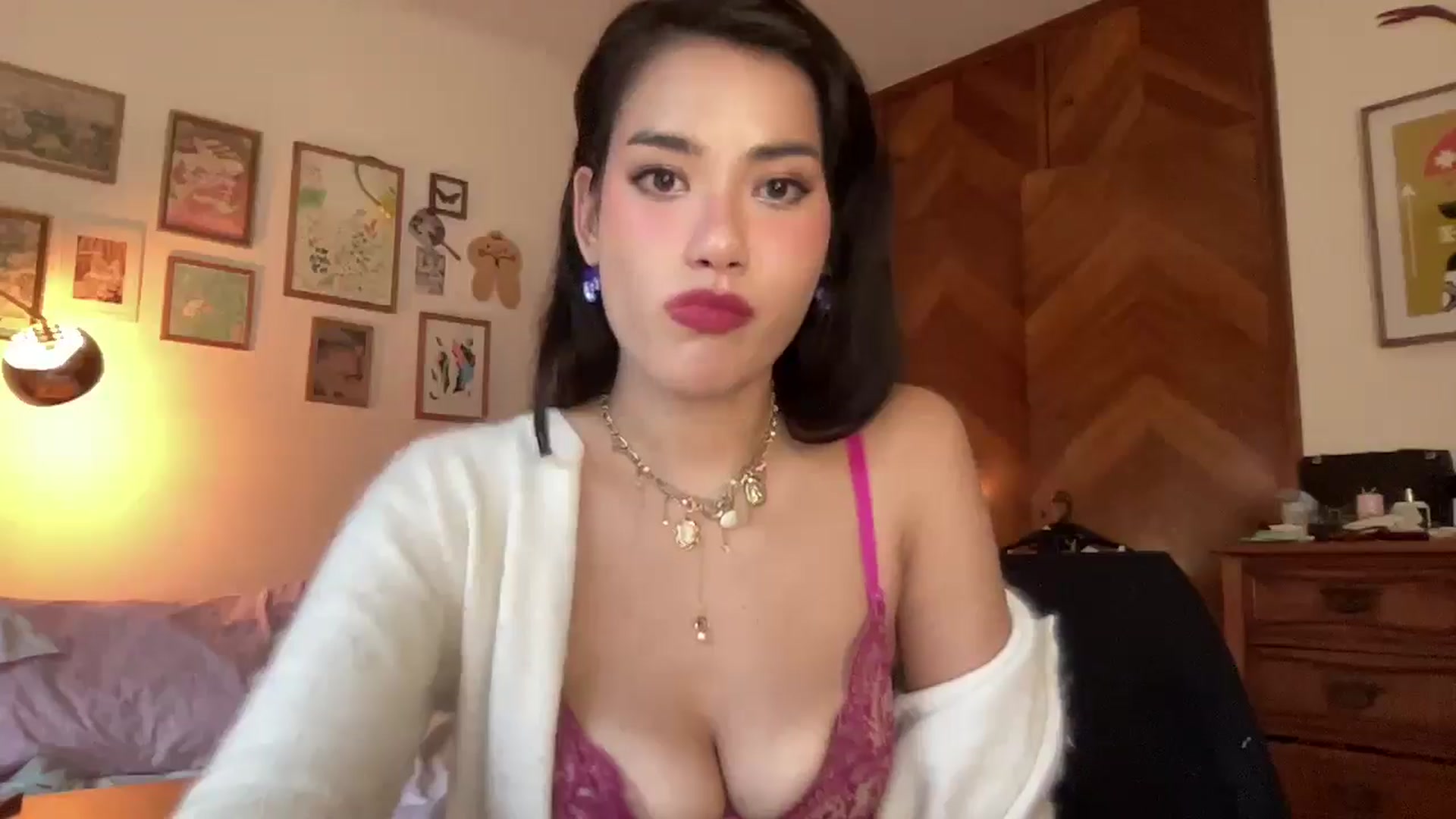 Gallery image thumbnail from LuluArtist's myfreecams stream on, 10/08/2025, 19:52 image 14 of 20