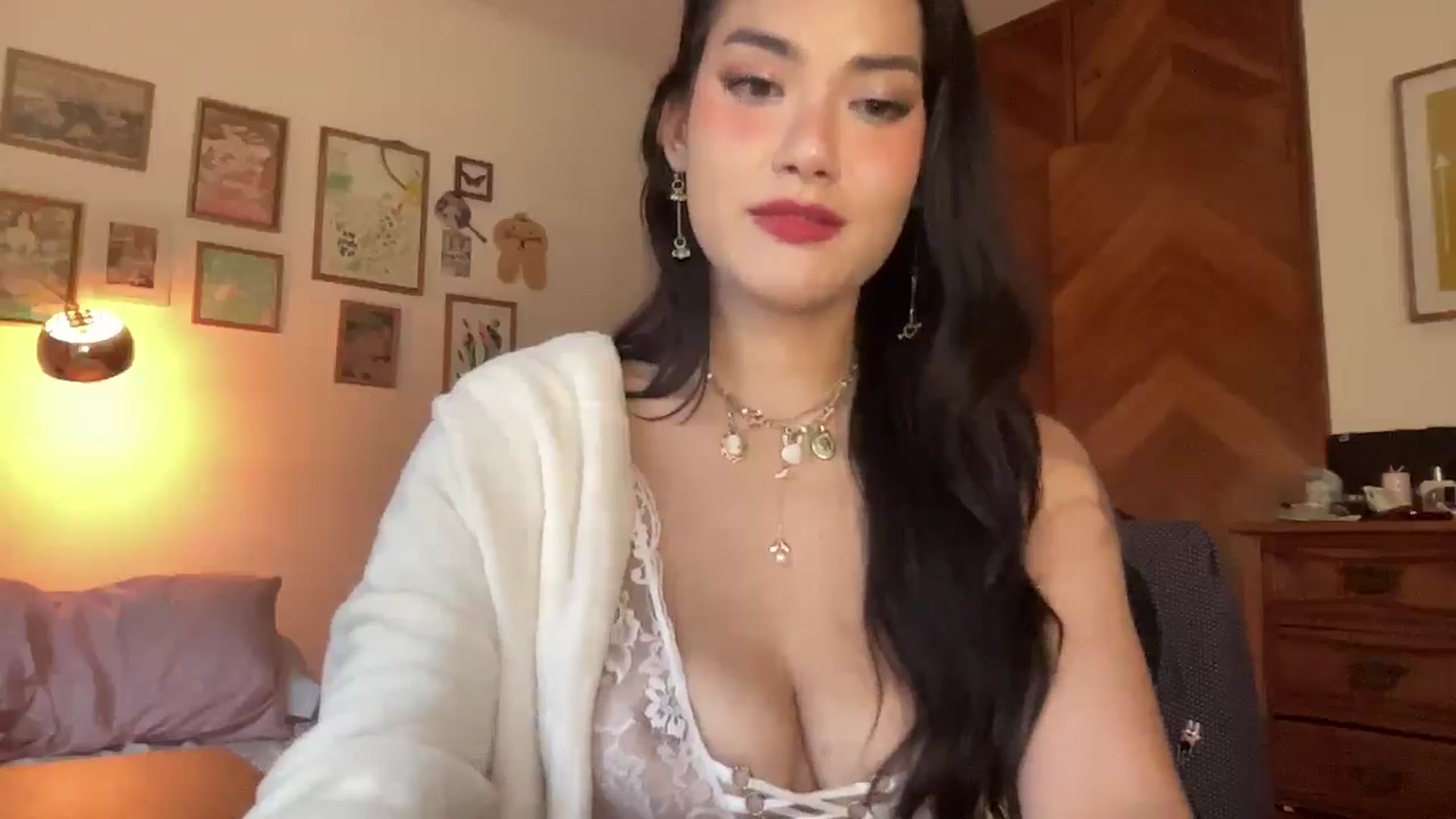 Gallery image thumbnail from LuluArtist's myfreecams stream on, 10/09/2025, 20:42 image 14 of 20