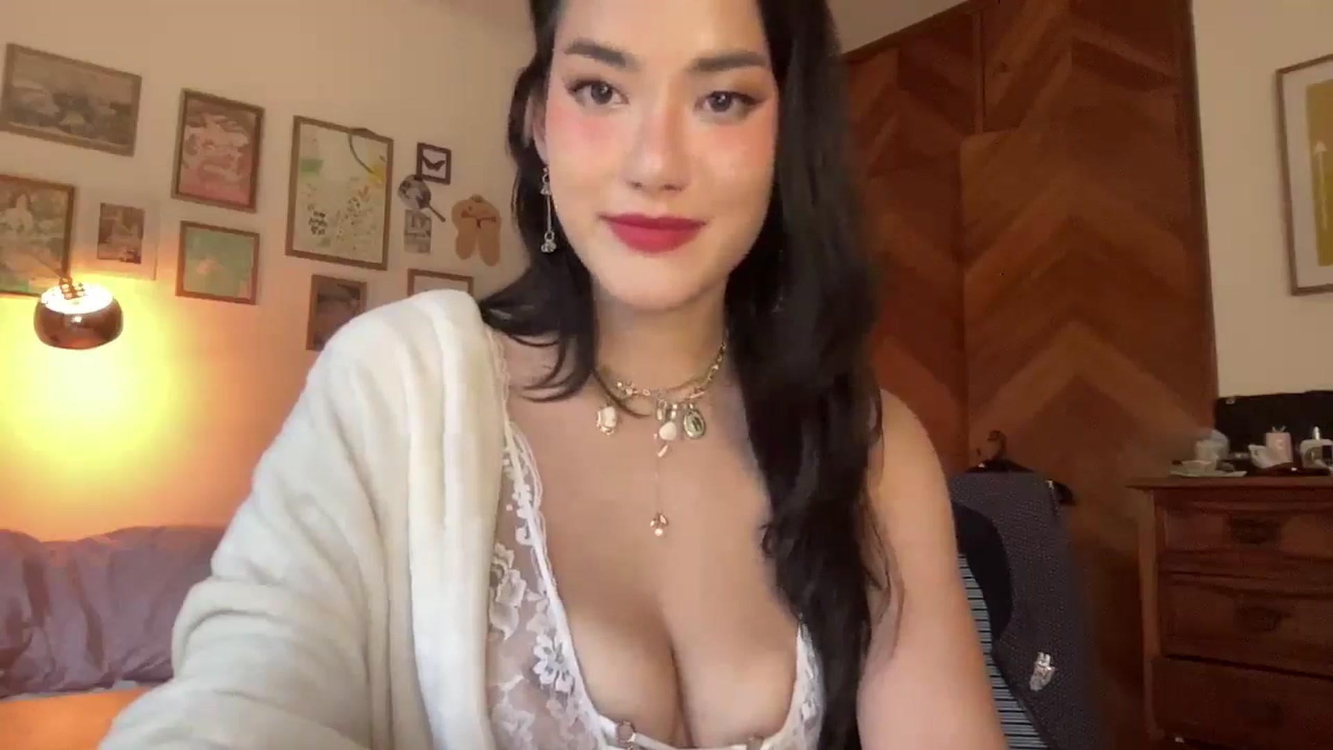 Gallery image thumbnail from LuluArtist's myfreecams stream on, 10/09/2025, 20:42 image 17 of 20