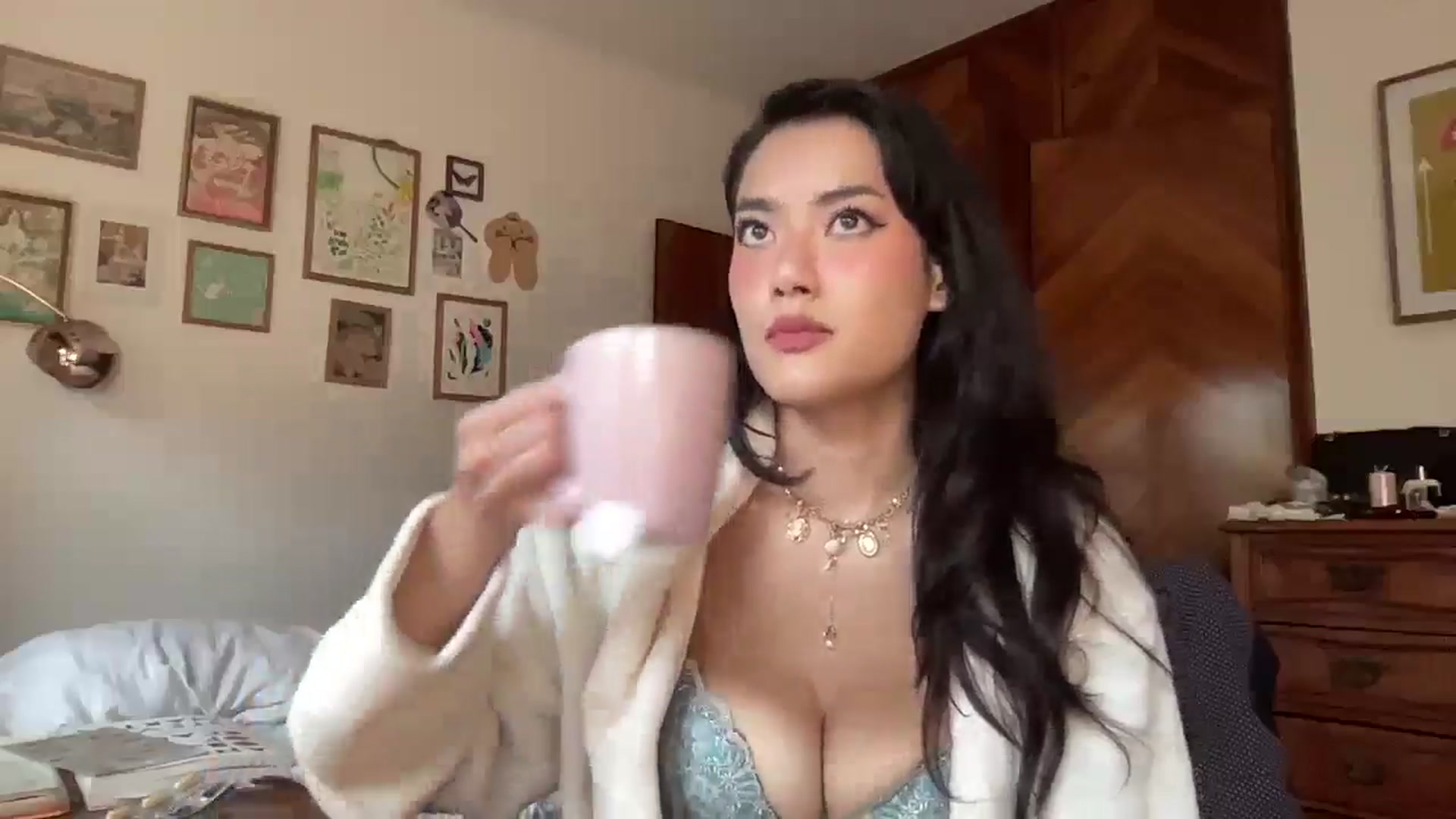 Gallery image thumbnail from LuluArtist's myfreecams stream on, 10/10/2025, 18:34 image 4 of 20