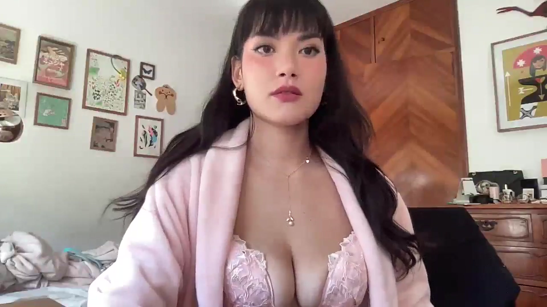 Gallery image thumbnail from LuluArtist's myfreecams stream on, 10/24/2025, 18:41 image 4 of 20