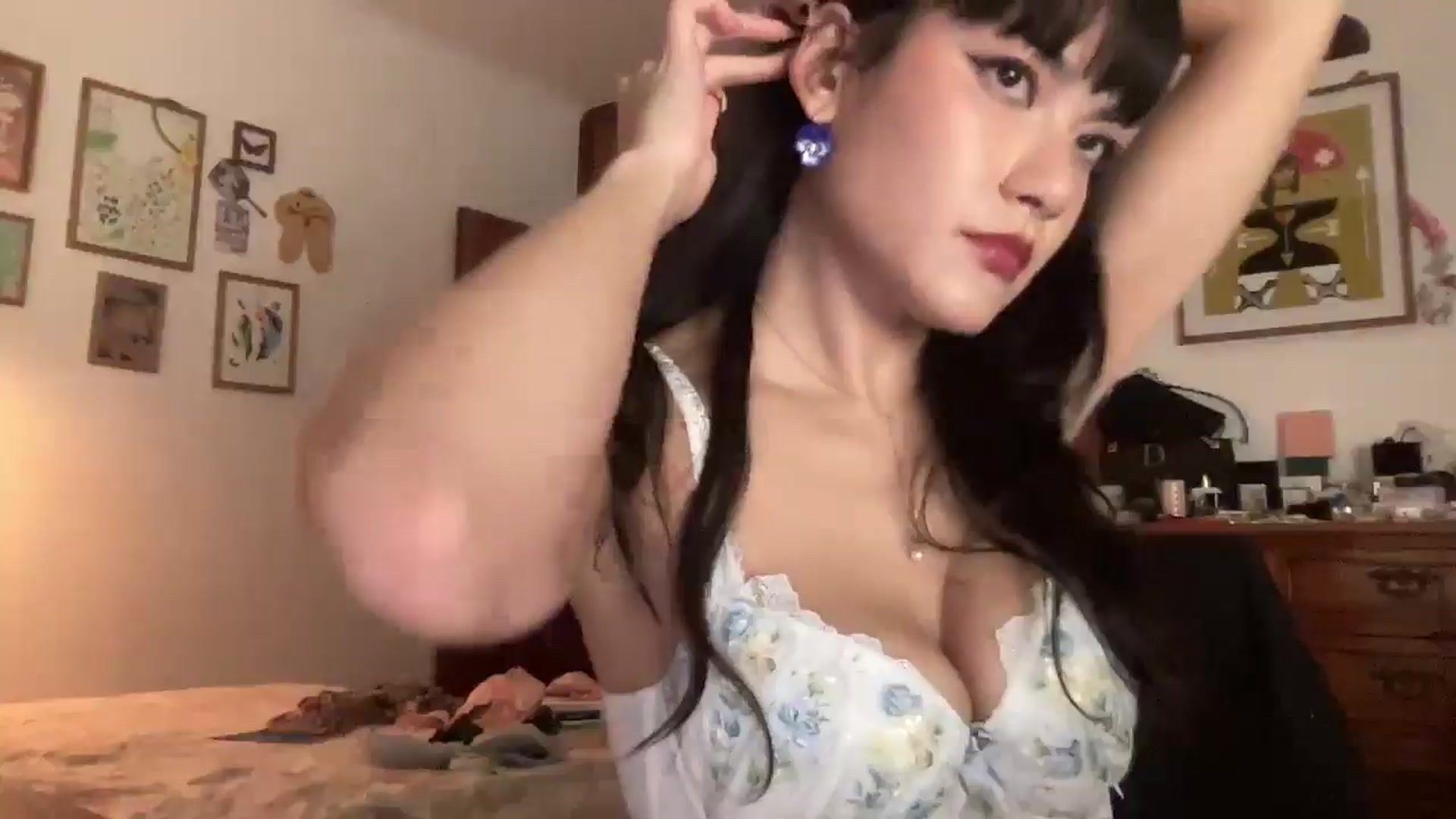 Gallery image thumbnail from LuluArtist's myfreecams stream on, 11/06/2025, 24:21 image 2 of 20
