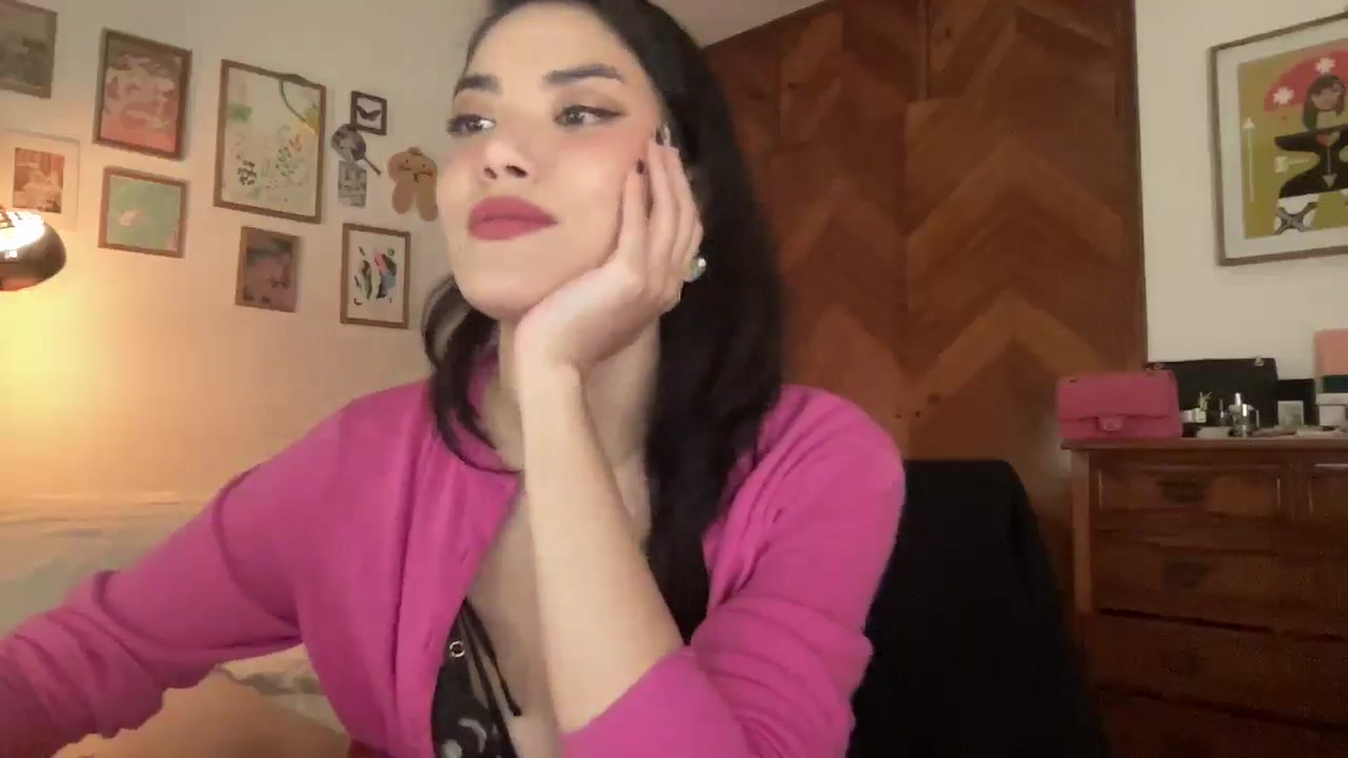 Gallery image thumbnail from LuluArtist's myfreecams stream on, 11/15/2025, 24:31 image 4 of 20