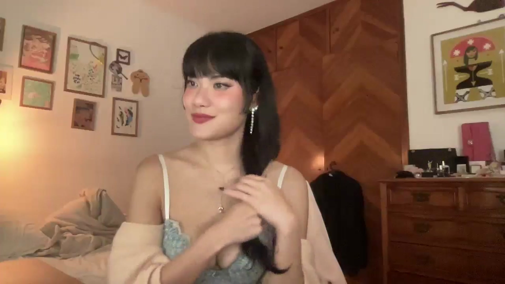 Gallery image thumbnail from LuluArtist's myfreecams stream on, 11/22/2025, 24:28 image 17 of 20