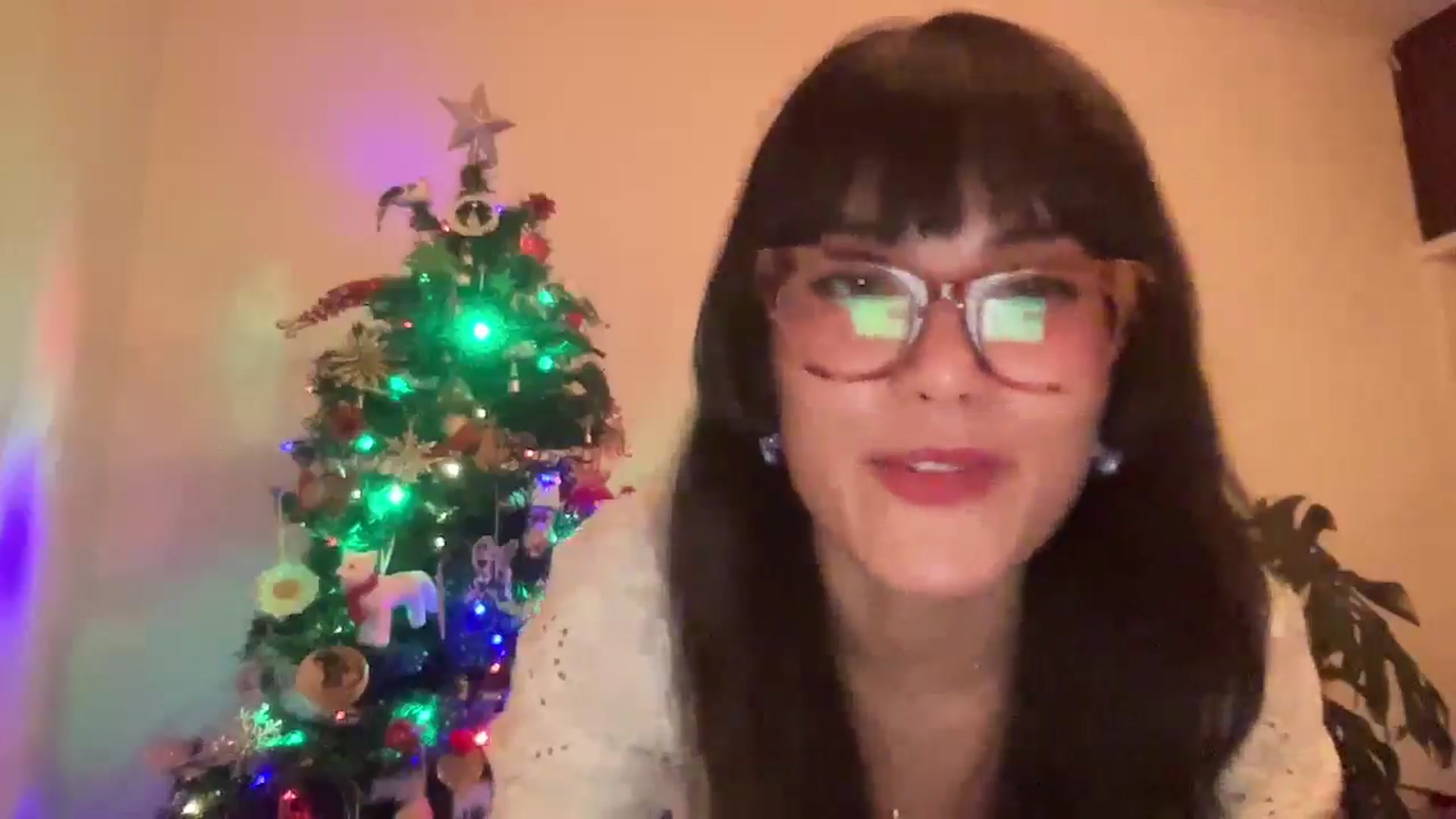 Gallery image thumbnail from LuluArtist's myfreecams stream on, 11/26/2025, 03:17 image 15 of 20