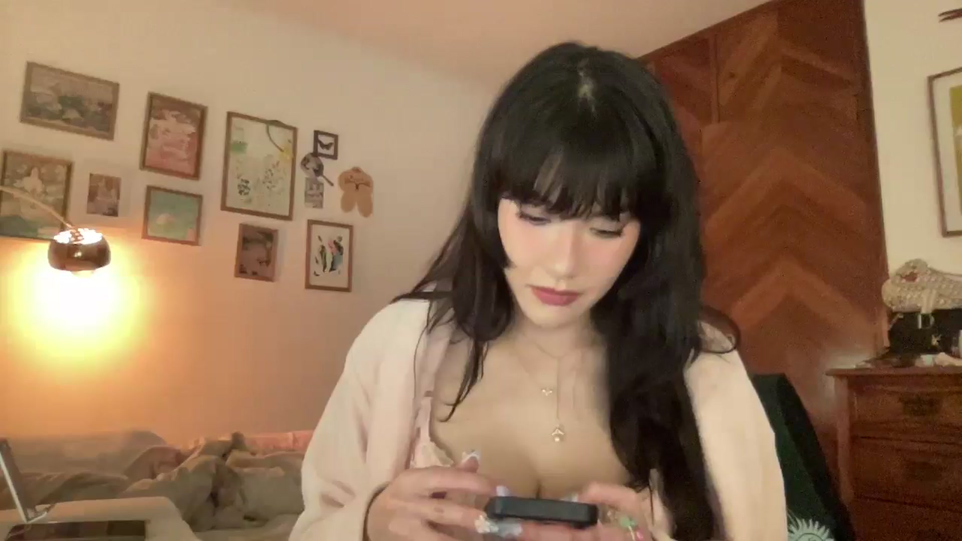 Gallery image thumbnail from LuluArtist's myfreecams stream on, 01/24/2026, 01:05 image 17 of 20
