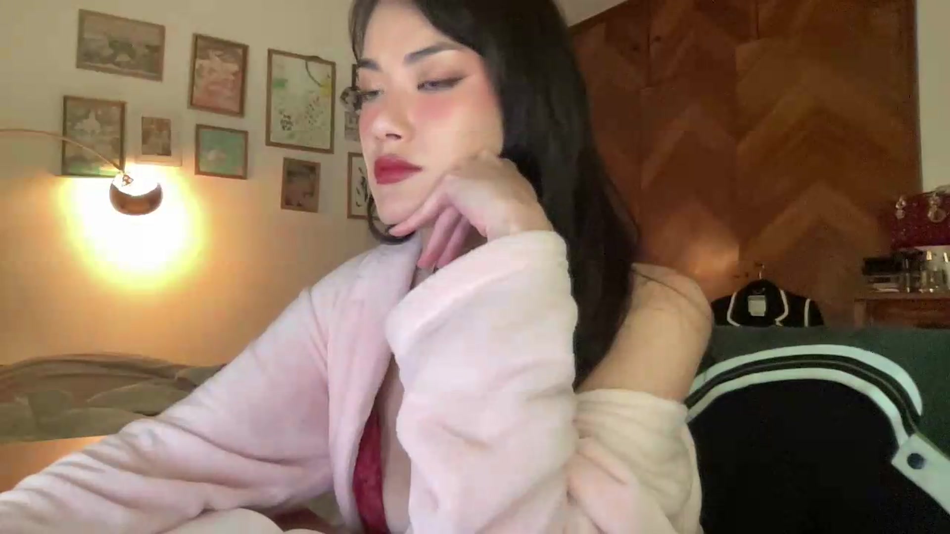 Gallery image thumbnail from LuluArtist's myfreecams stream on, 06/04/2026, 24:47 image 11 of 20