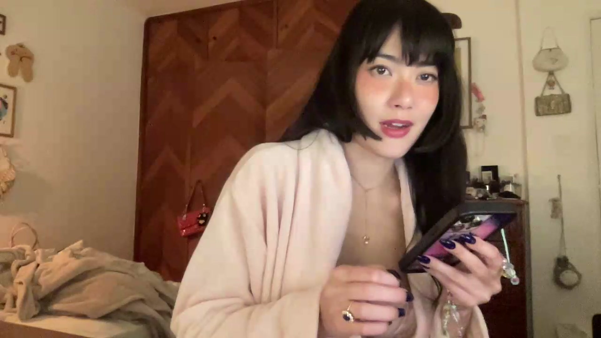 Gallery image thumbnail from LuluArtist's myfreecams stream on, 06/10/2026, 01:57 image 6 of 20