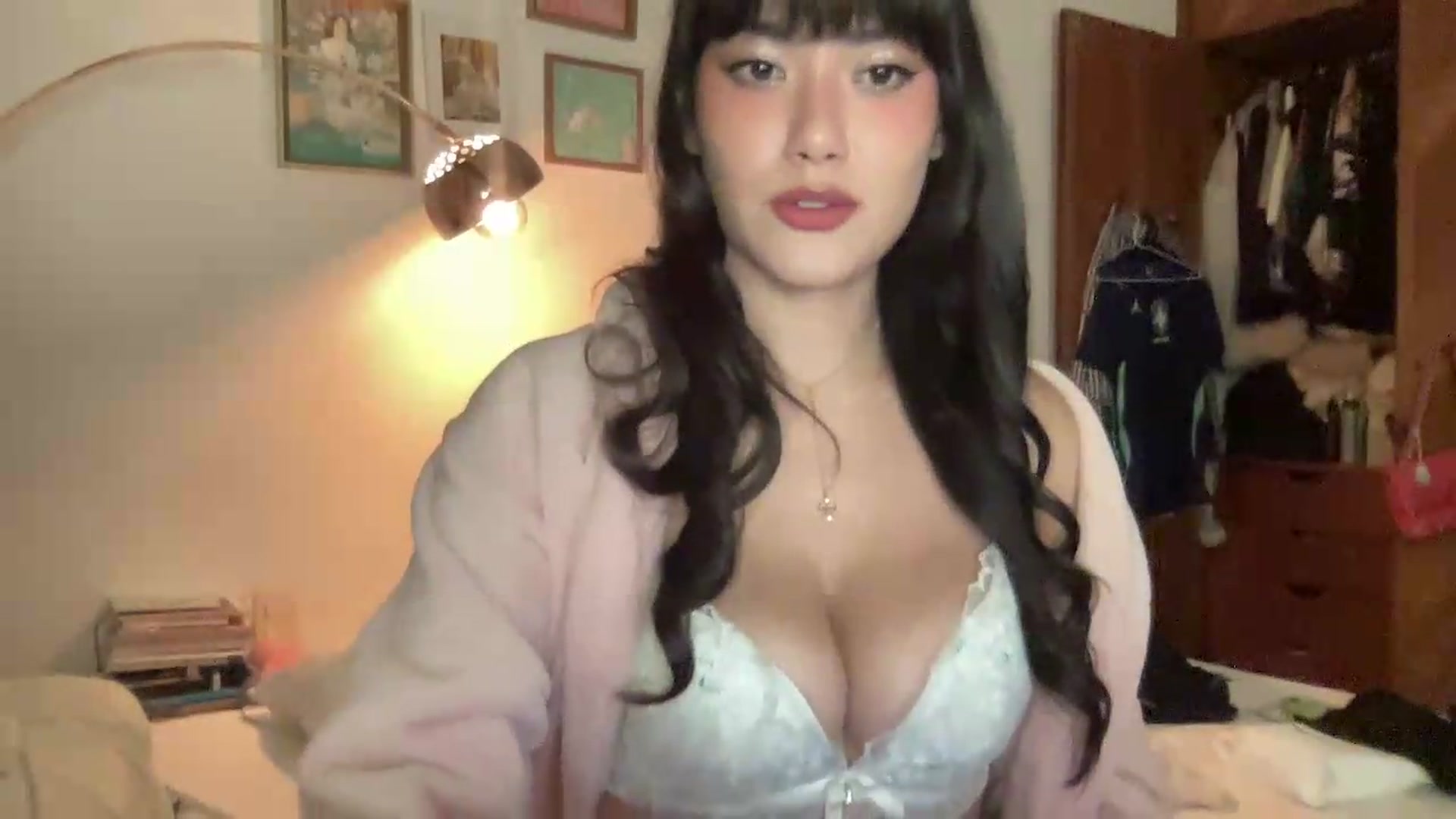 Gallery image thumbnail from LuluArtist's myfreecams stream on, 06/10/2026, 22:22 image 11 of 20