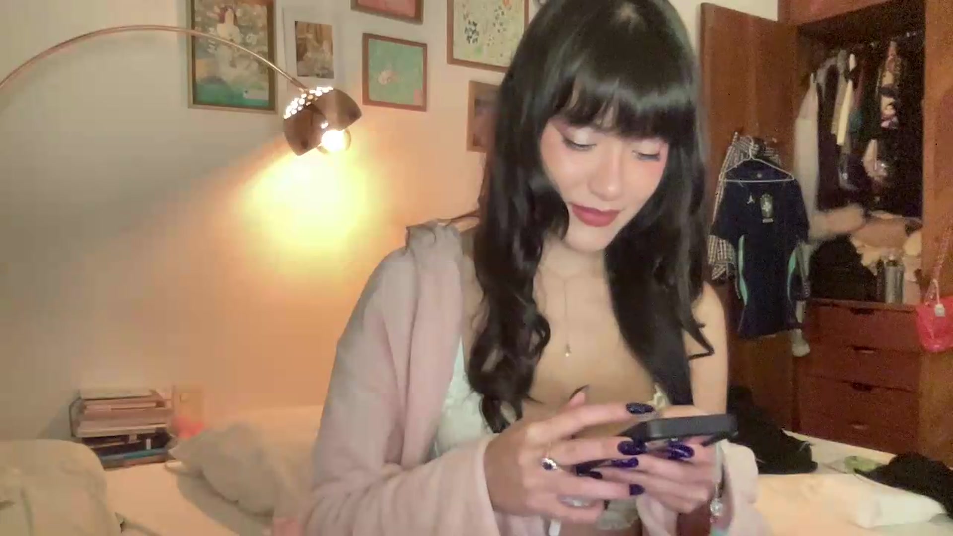 Gallery image thumbnail from LuluArtist's myfreecams stream on, 06/10/2026, 22:22 image 14 of 20